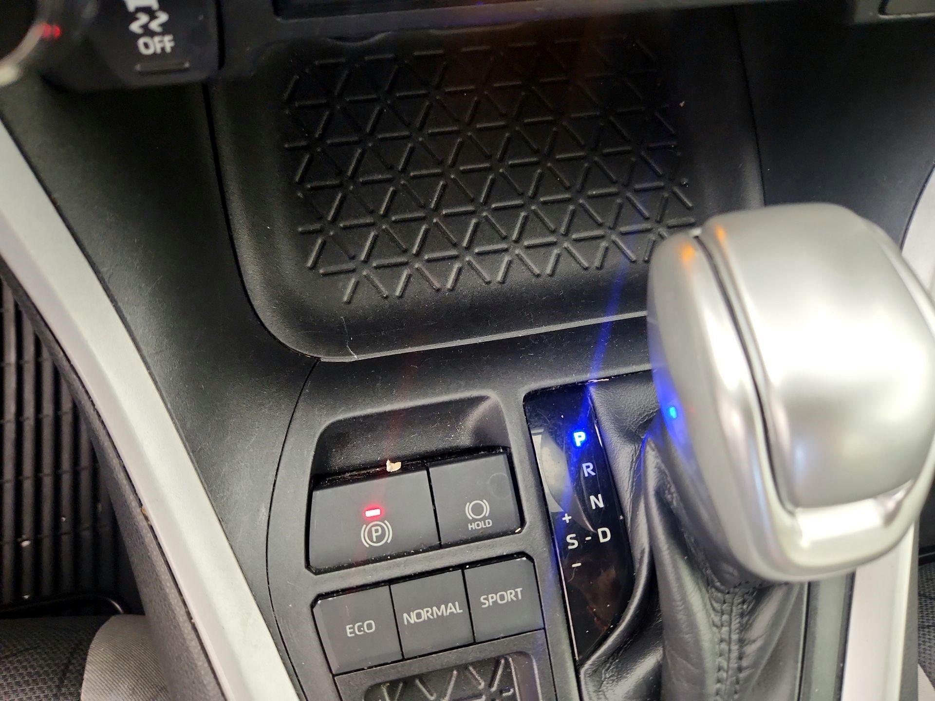 Thumbnail: 2019 Toyota RAV4 - 17