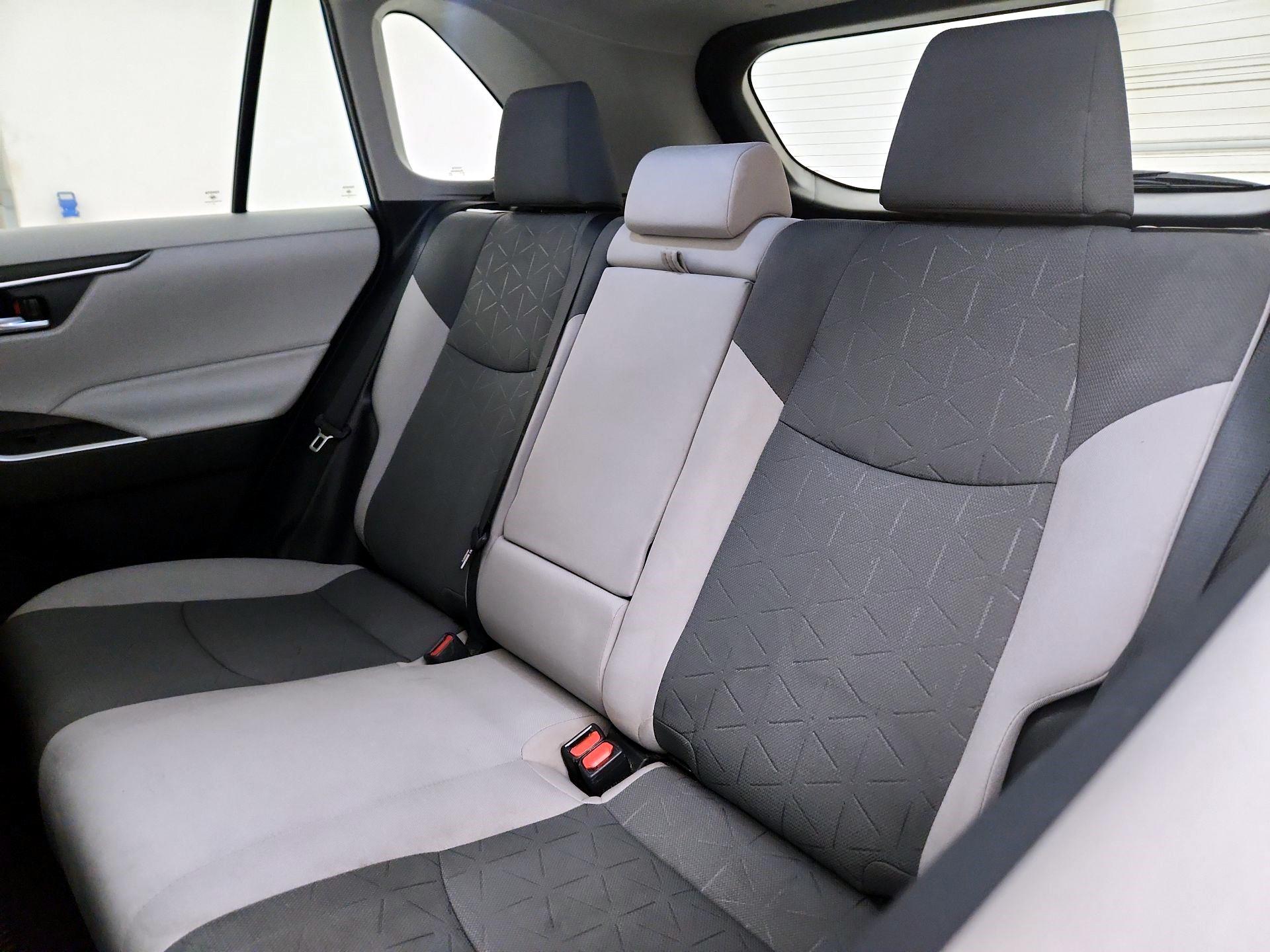 Thumbnail: 2019 Toyota RAV4 - 20