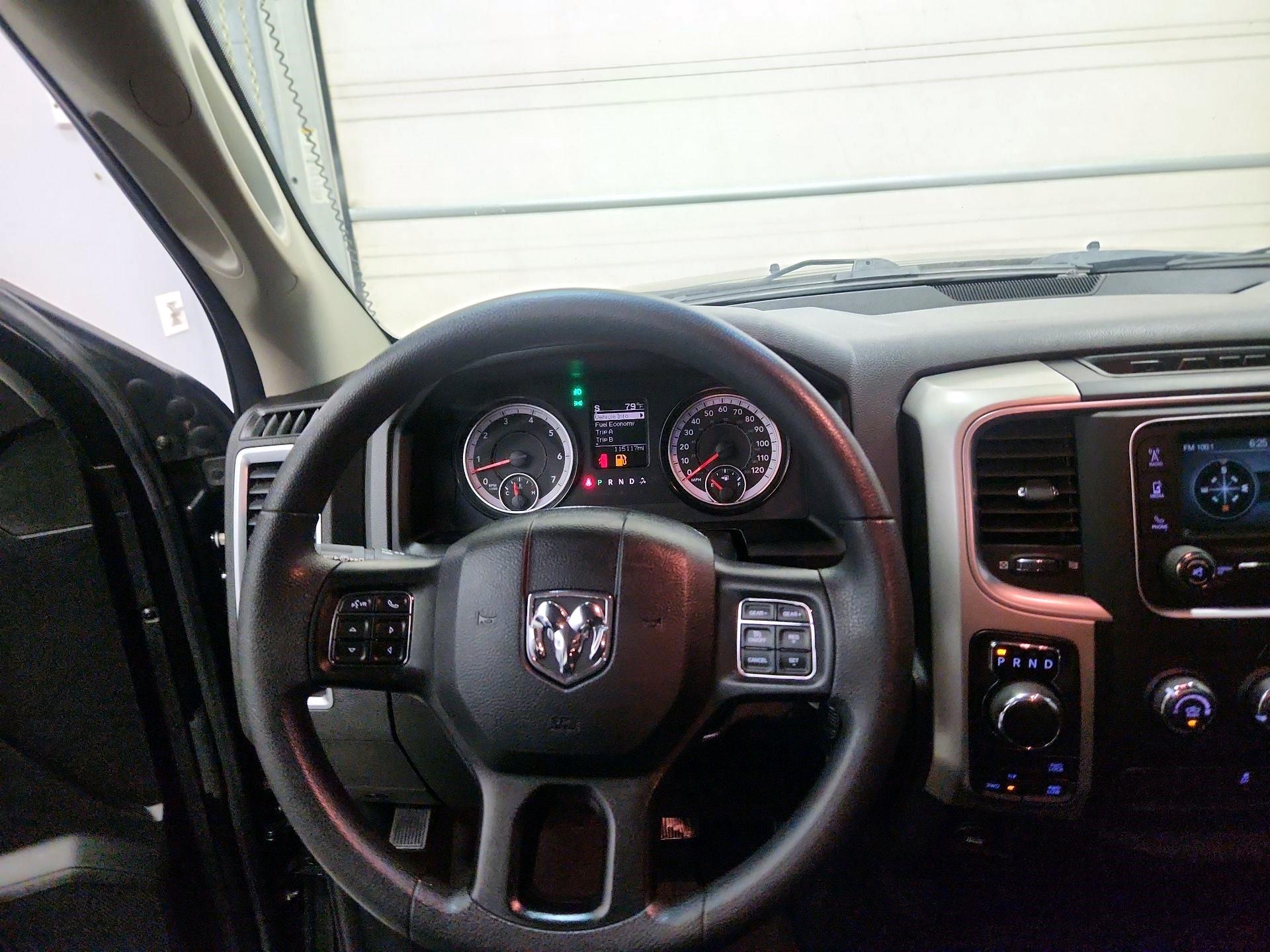 Thumbnail: 2019 RAM 1500 Classic - 10