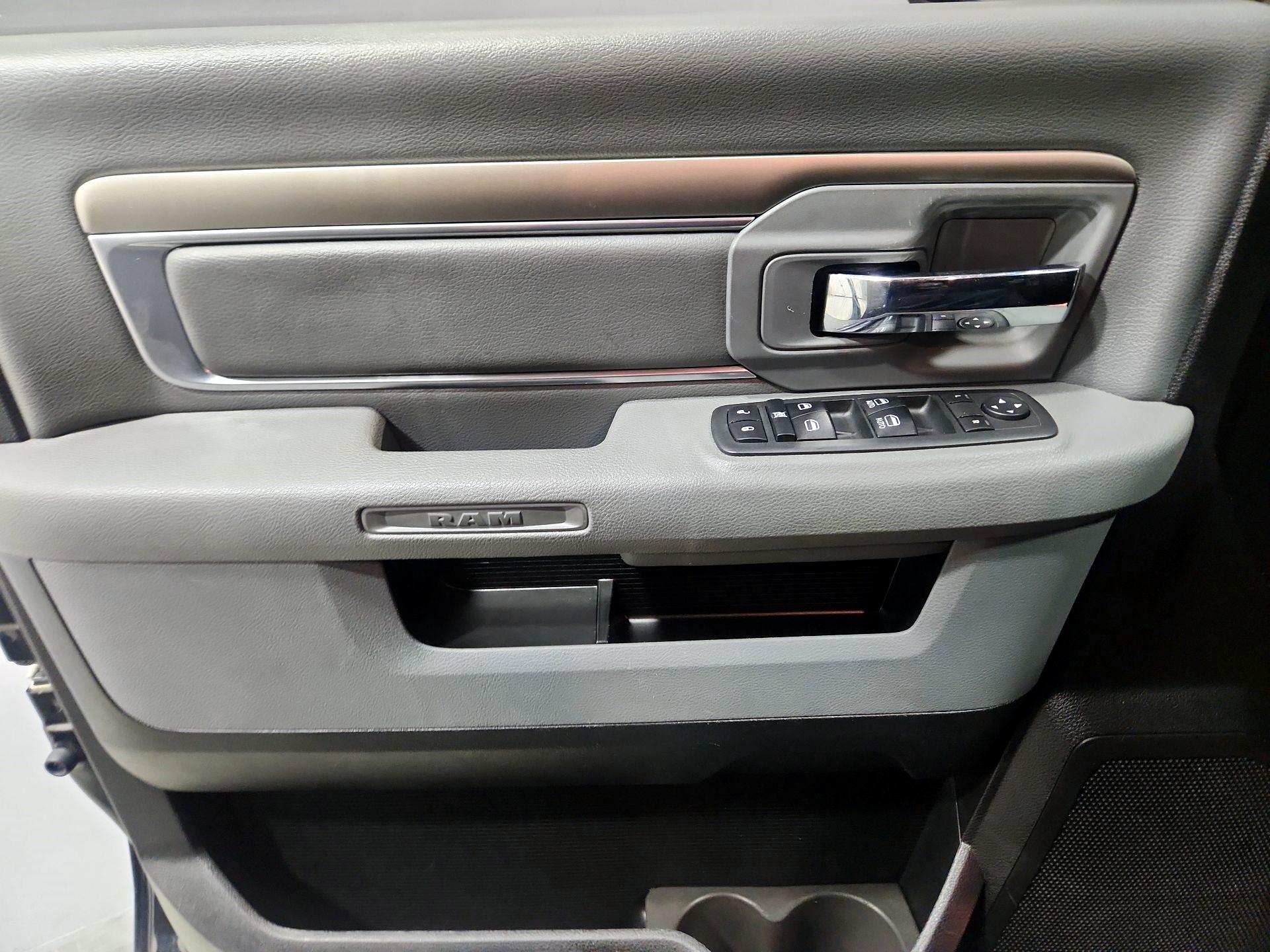 Thumbnail: 2019 RAM 1500 Classic - 12