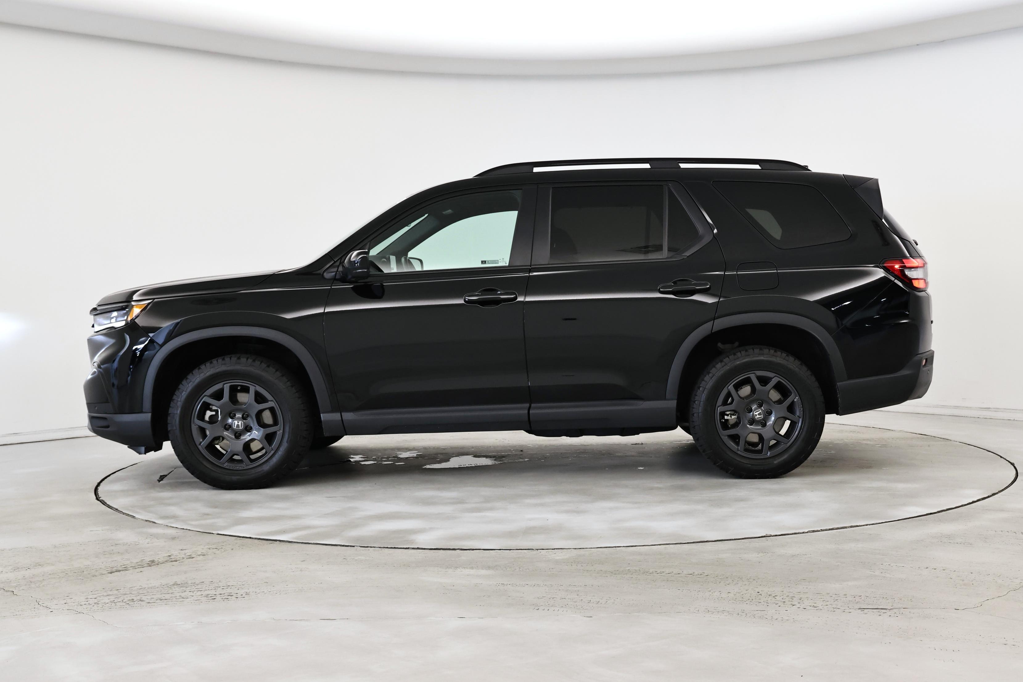 Thumbnail: 2023 Honda Pilot - 3