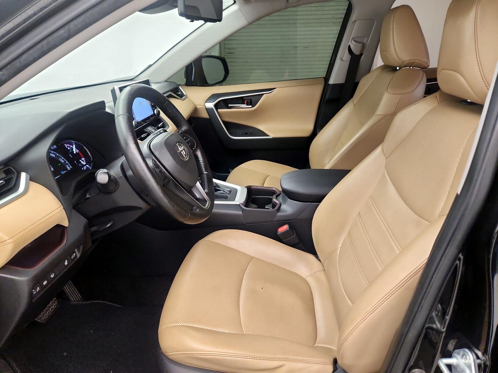 Thumbnail: 2019 Toyota RAV4 - 11