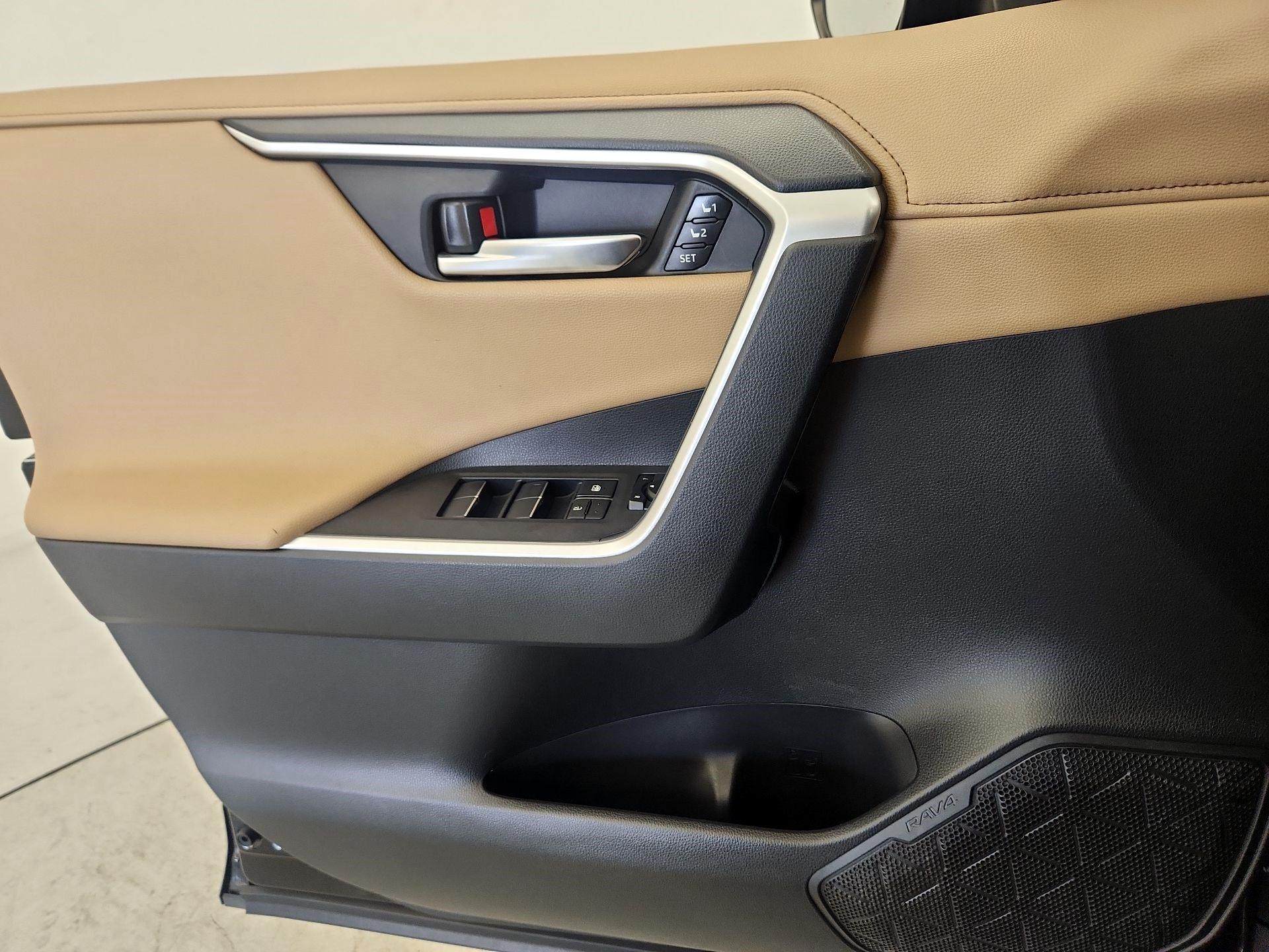Thumbnail: 2019 Toyota RAV4 - 12