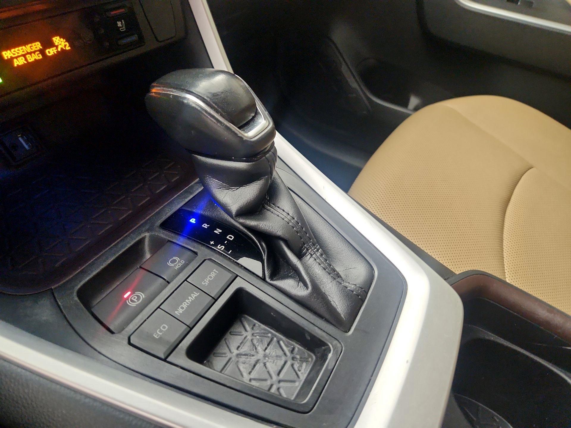 Thumbnail: 2019 Toyota RAV4 - 18