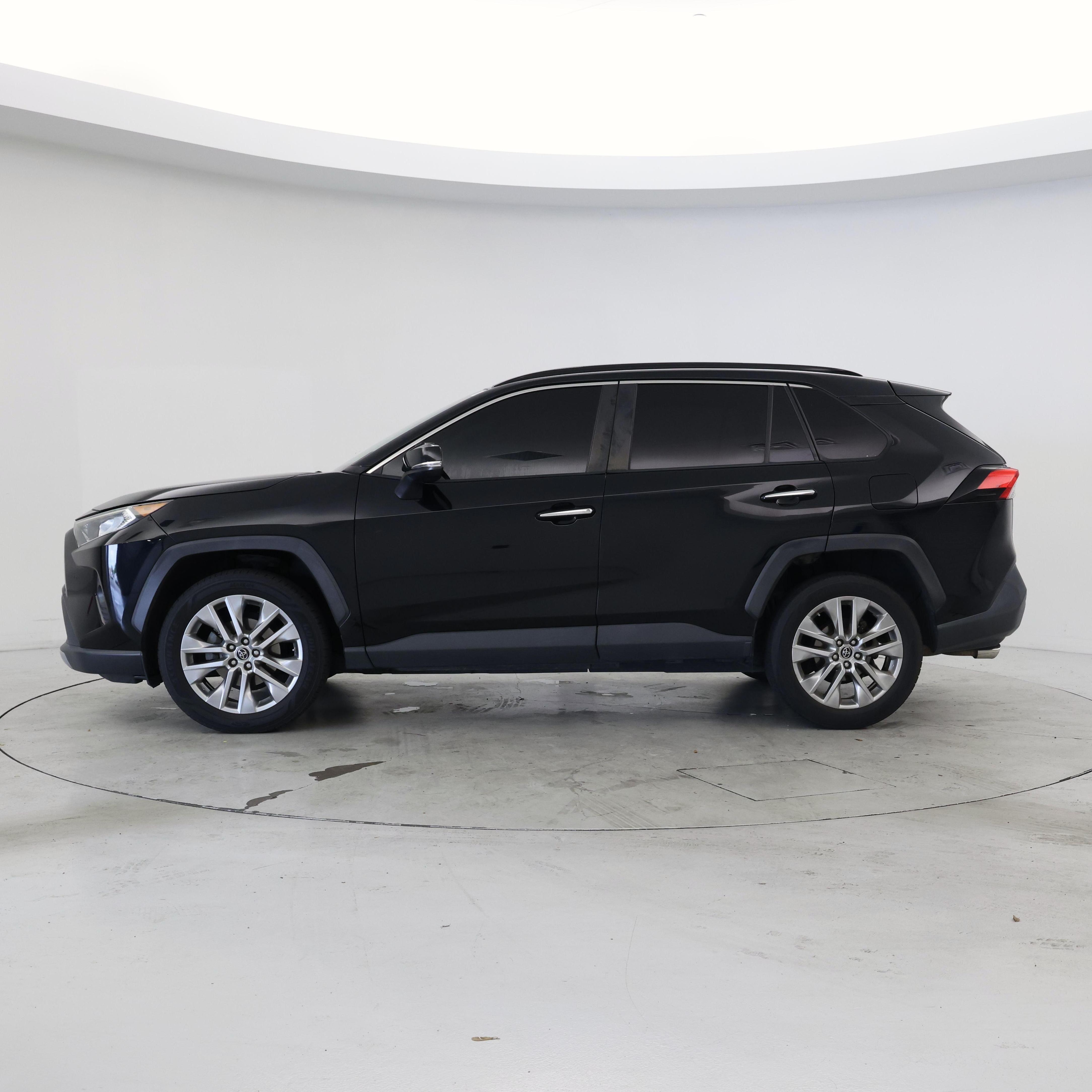 Thumbnail: 2019 Toyota RAV4 - 3