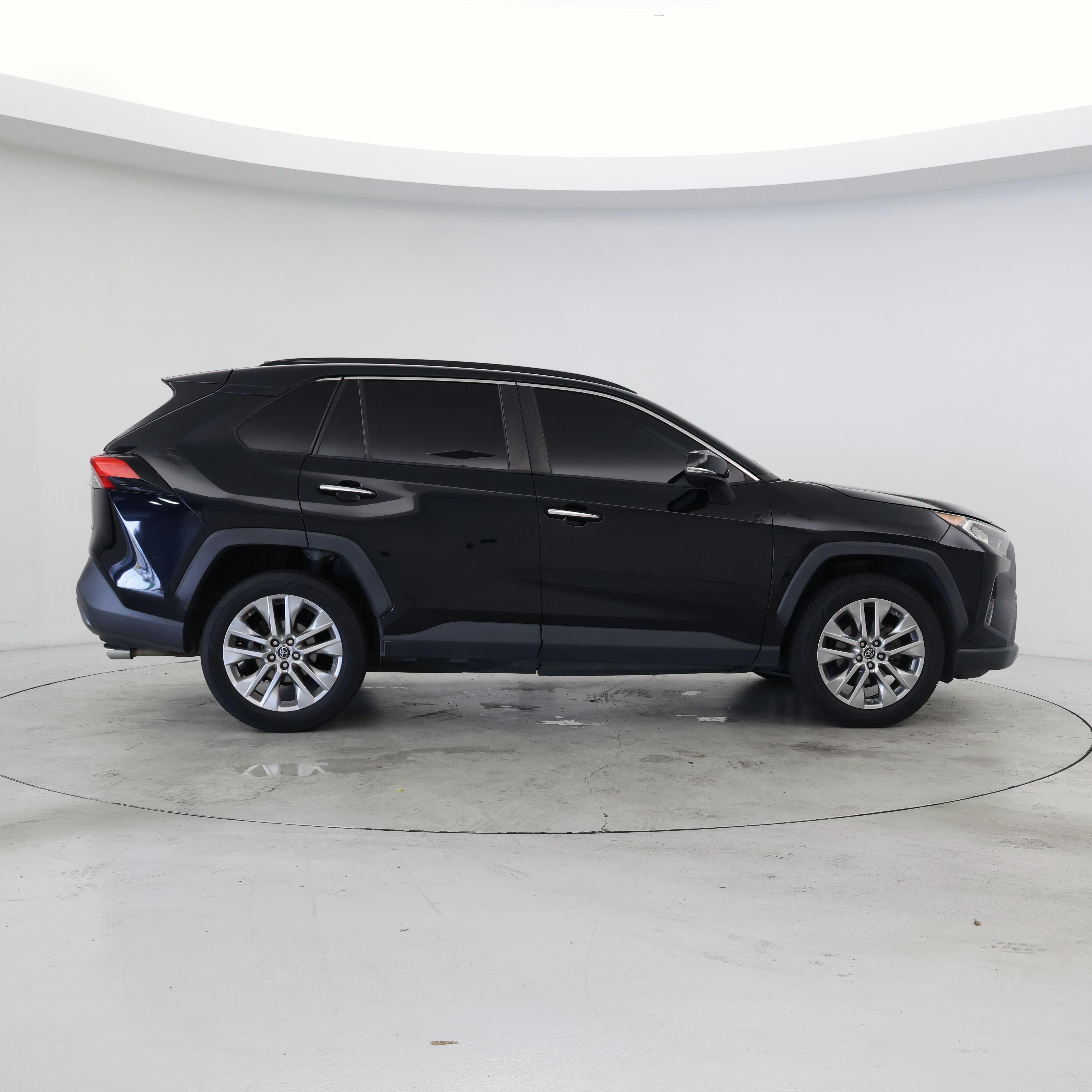 Thumbnail: 2019 Toyota RAV4 - 7