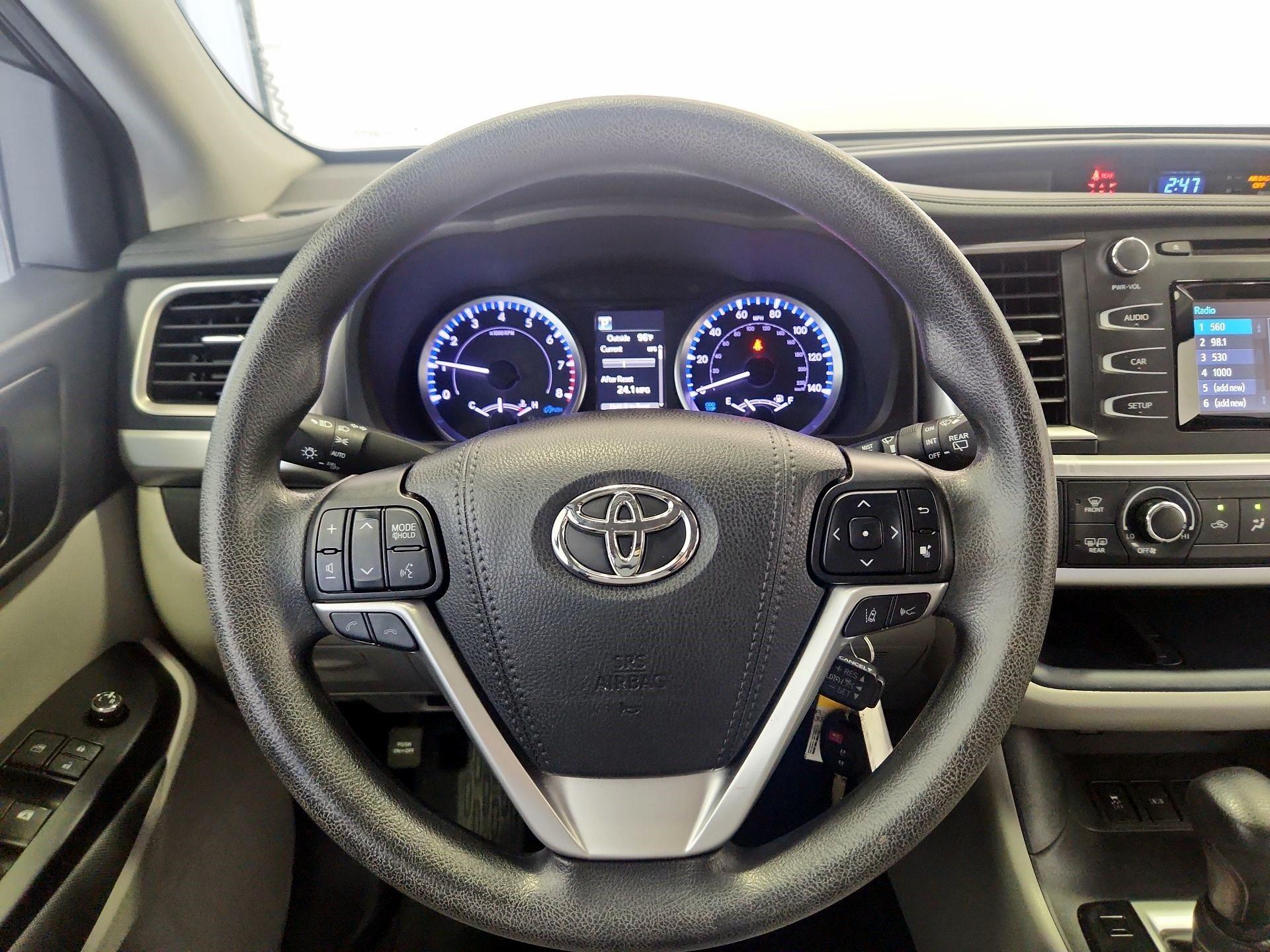 Thumbnail: 2019 Toyota Highlander - 10