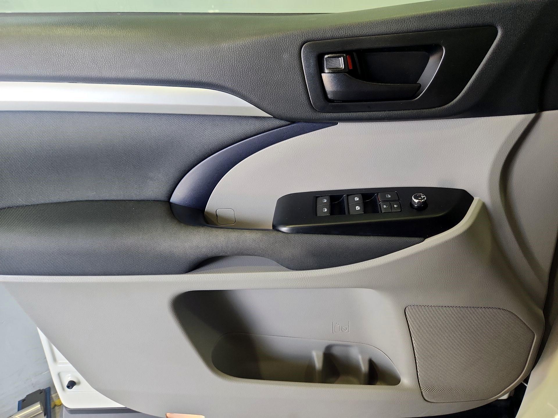 Thumbnail: 2019 Toyota Highlander - 12