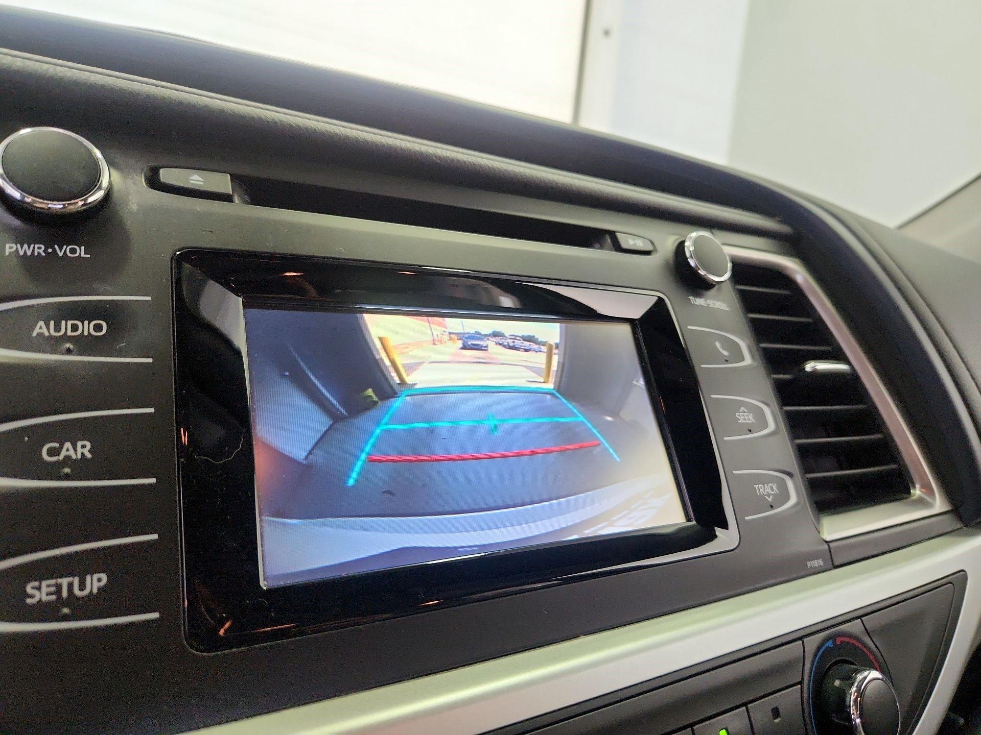 Thumbnail: 2019 Toyota Highlander - 14