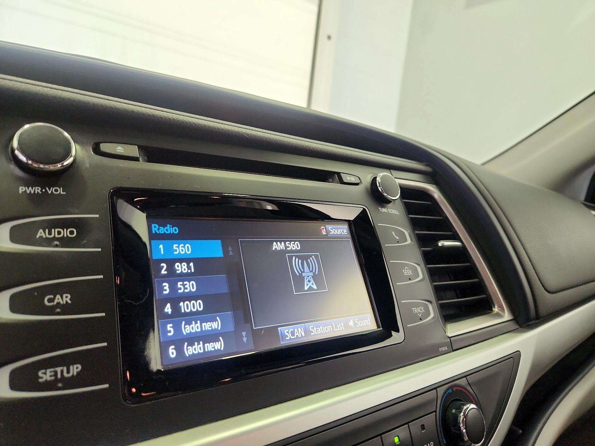 Thumbnail: 2019 Toyota Highlander - 15