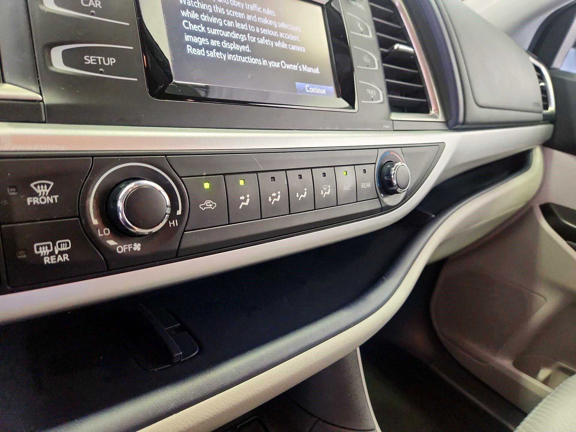 Thumbnail: 2019 Toyota Highlander - 16