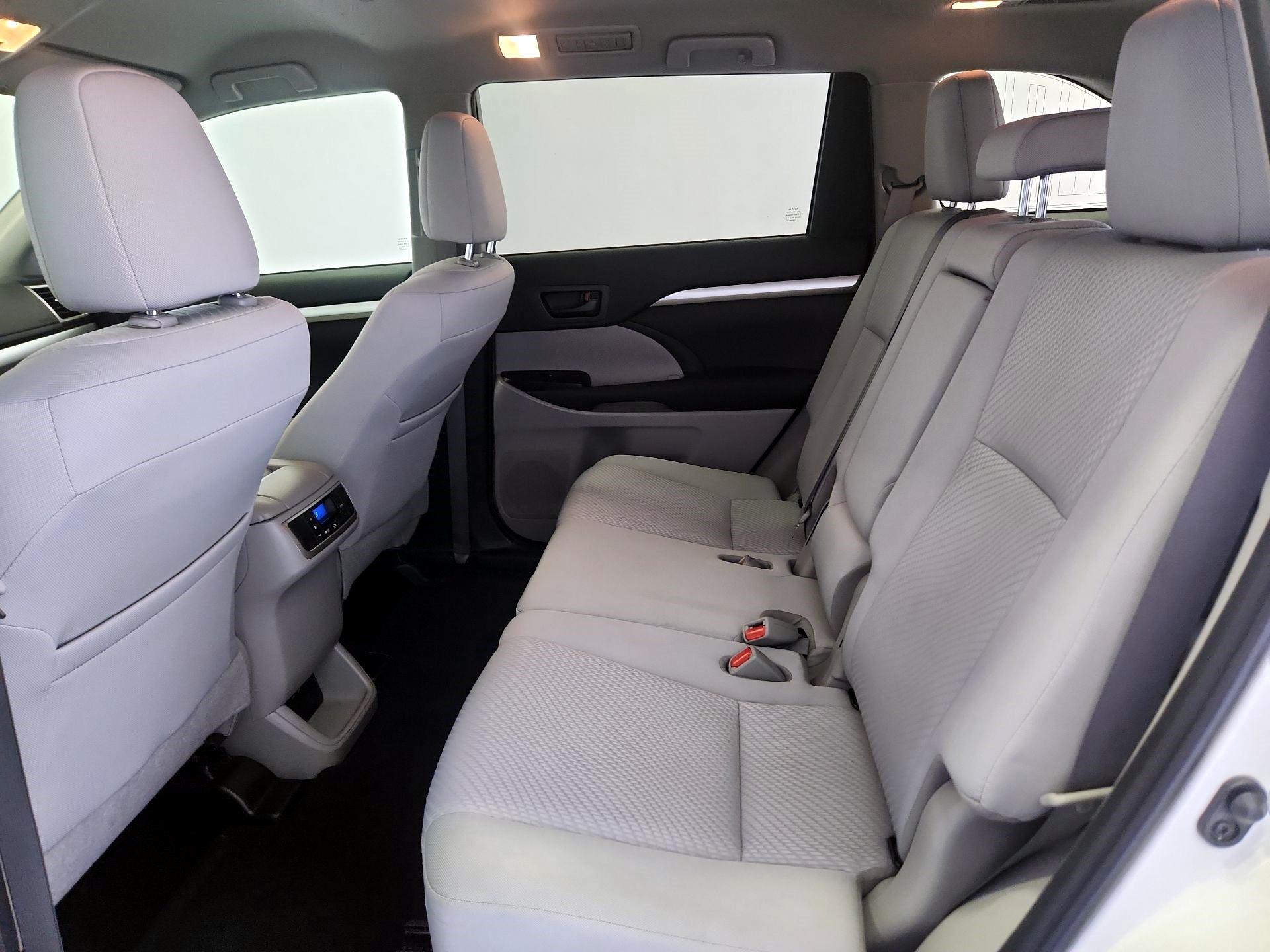 Thumbnail: 2019 Toyota Highlander - 19