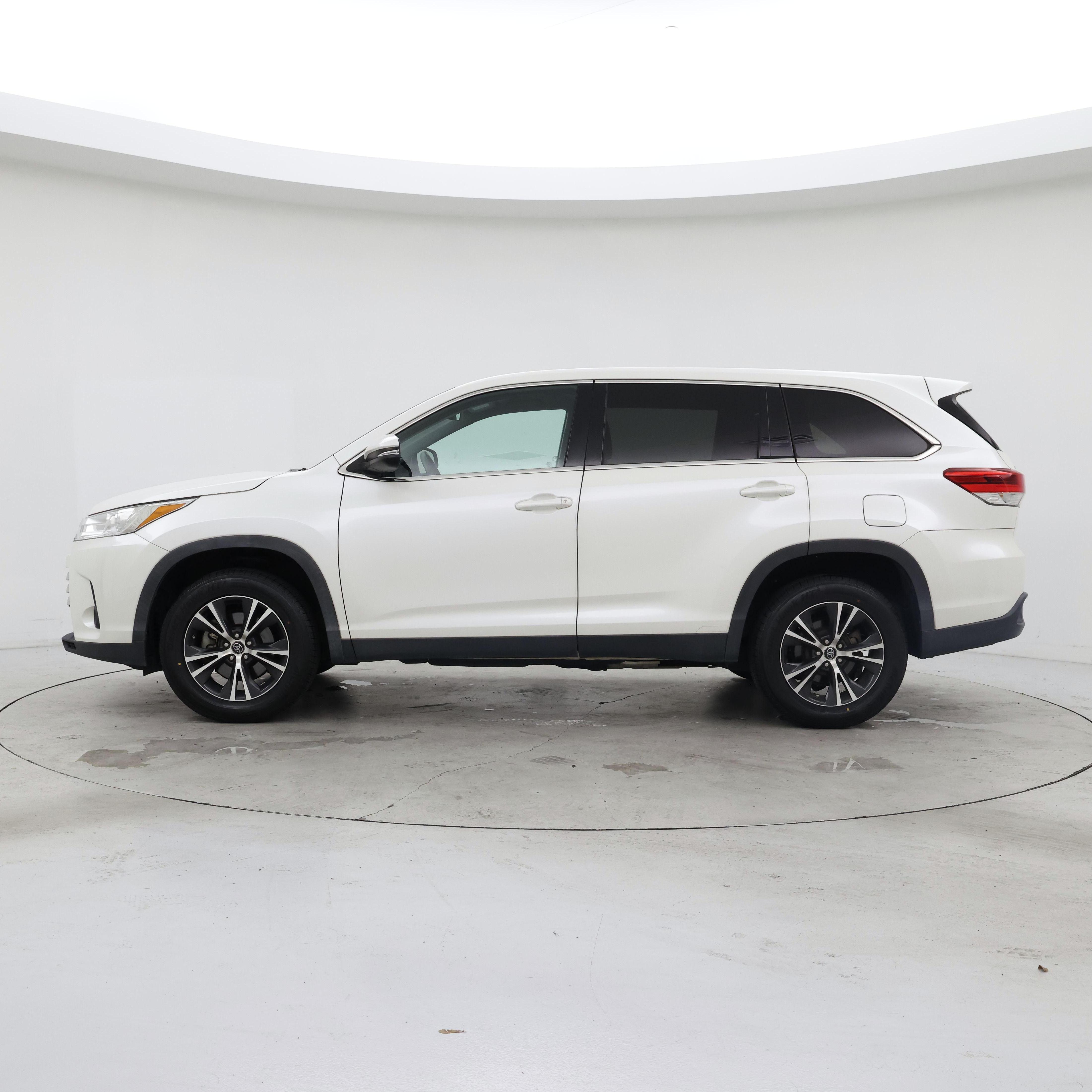 Thumbnail: 2019 Toyota Highlander - 3