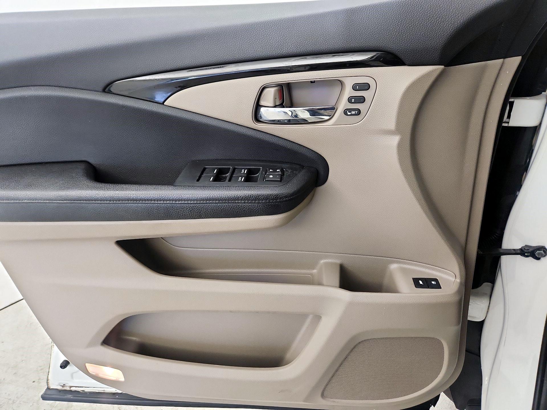 Thumbnail: 2016 Honda Pilot - 12