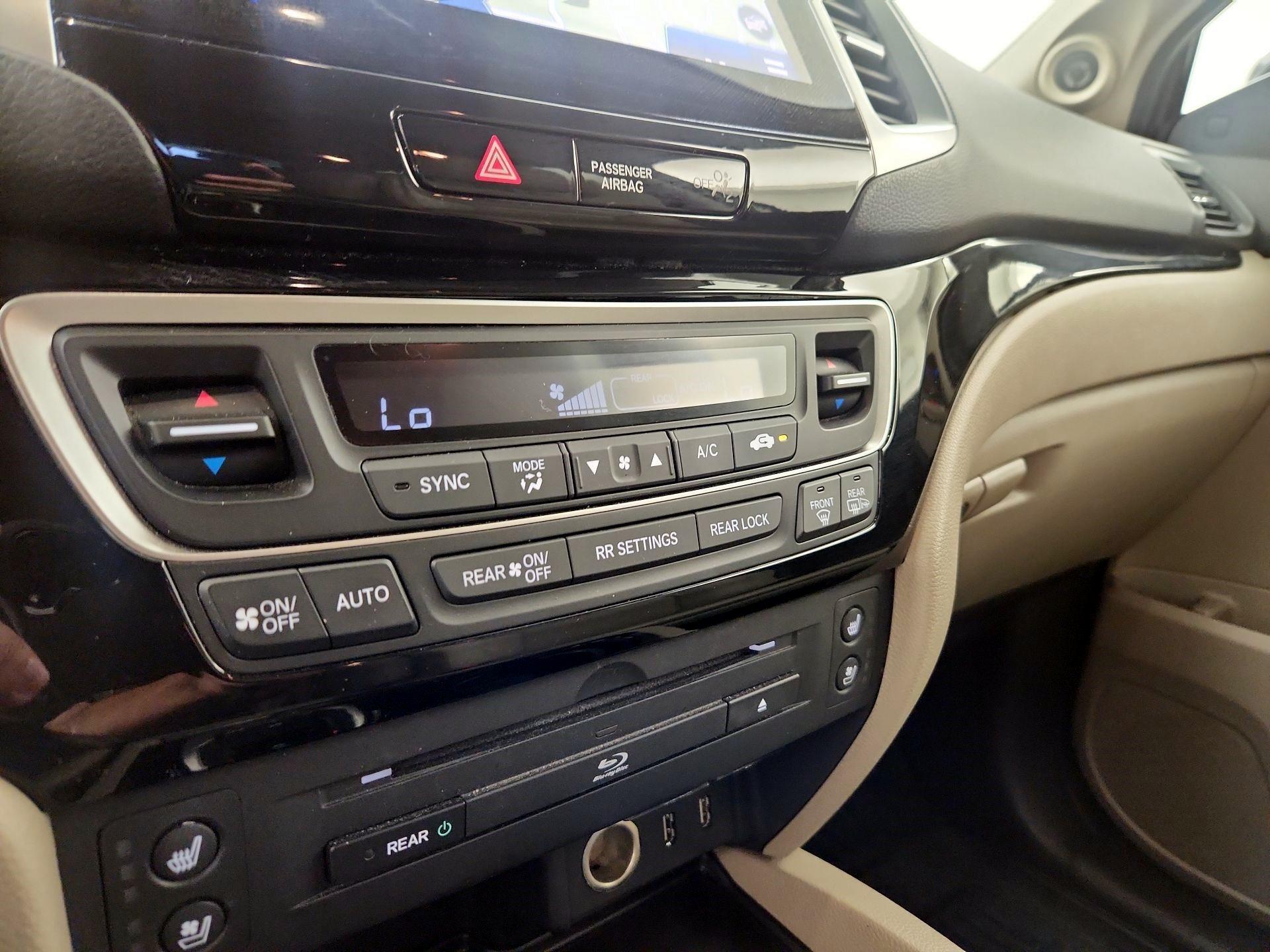 Thumbnail: 2016 Honda Pilot - 17