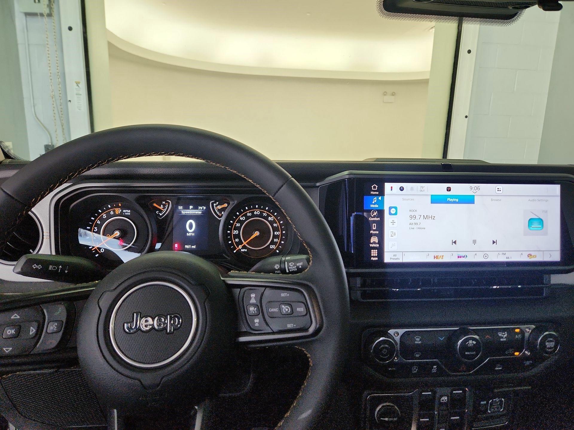 Thumbnail: 2024 Jeep Gladiator - 9