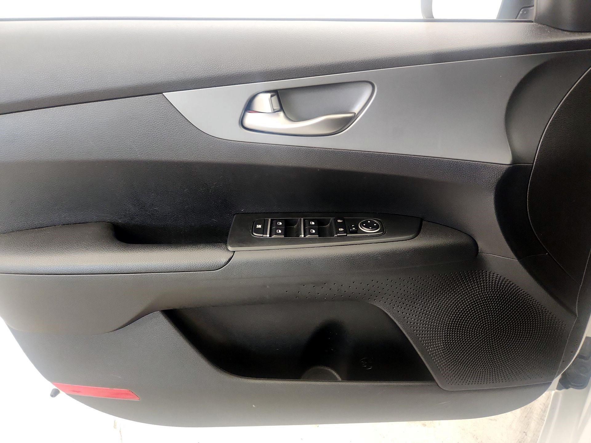 Thumbnail: 2021 Kia Forte - 12