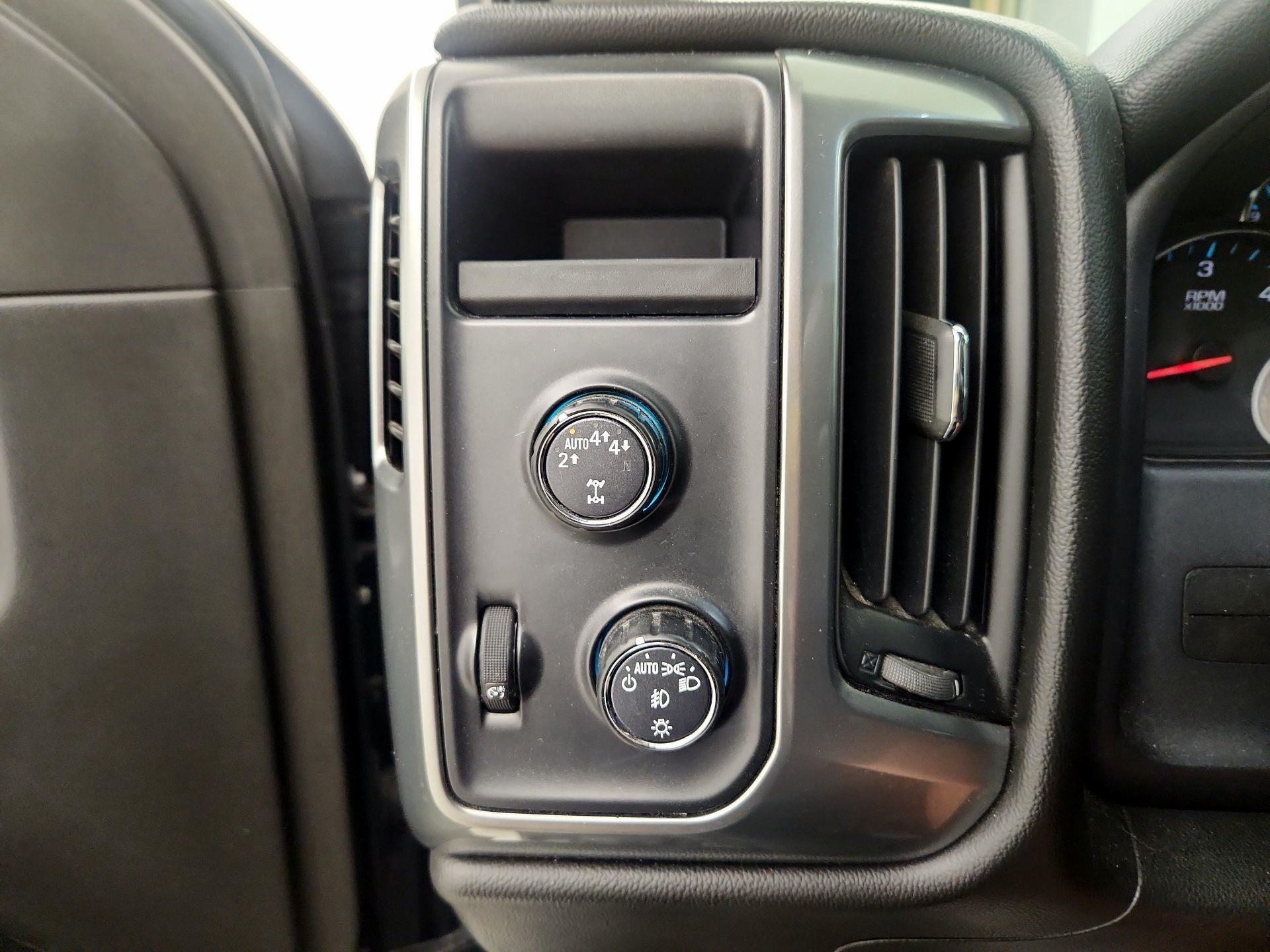Thumbnail: 2017 Chevrolet Silverado 1500 - 13
