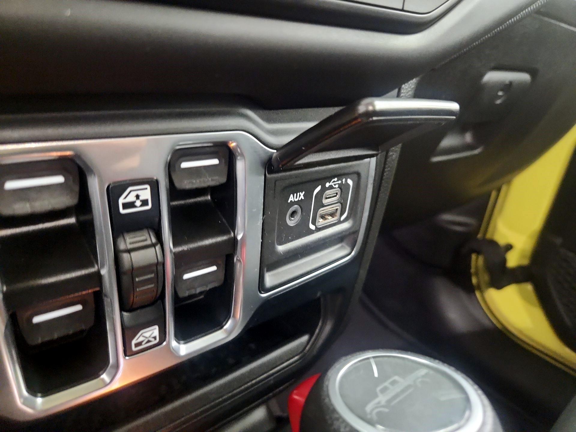 Thumbnail: 2023 Jeep Gladiator - 18