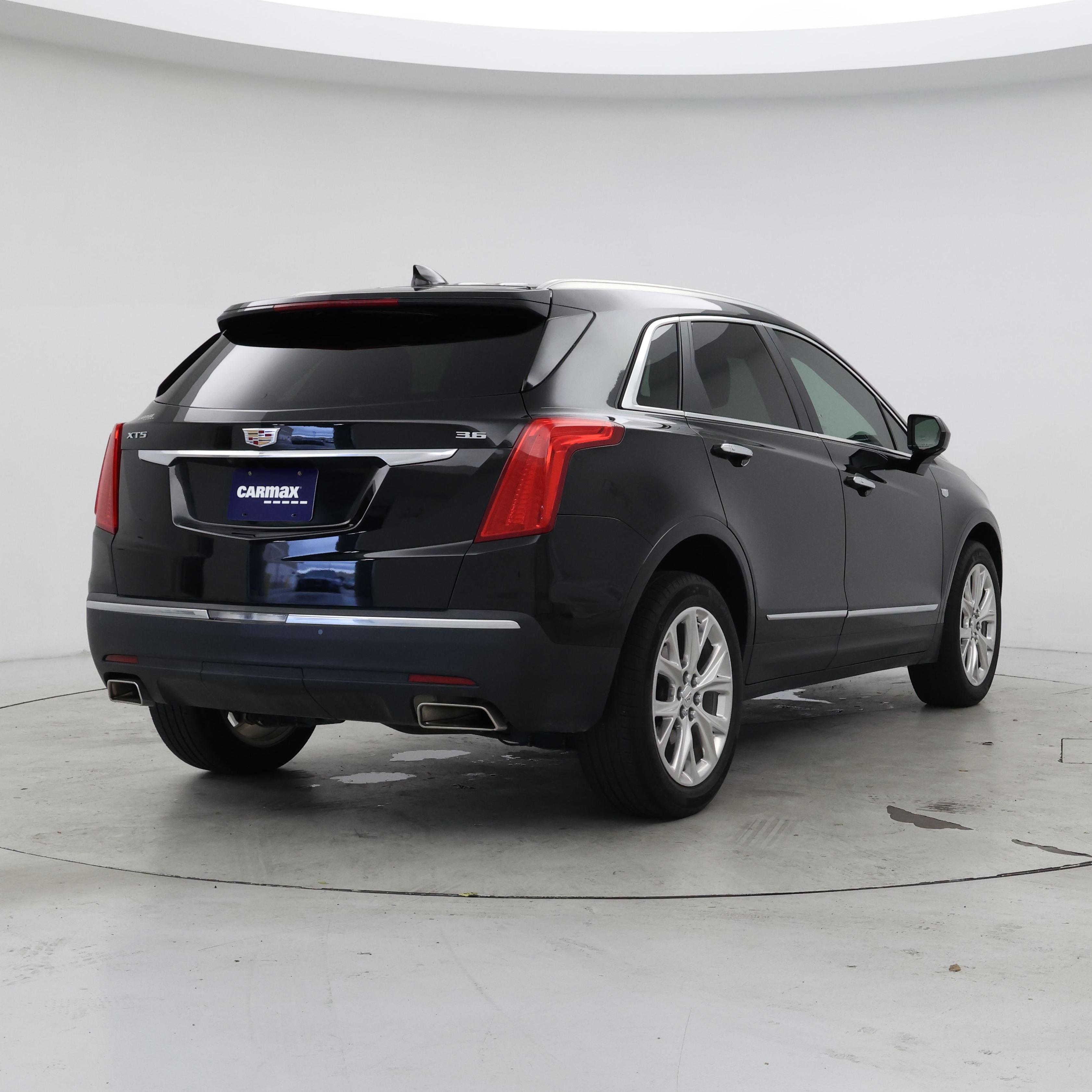 Thumbnail: 2017 Cadillac XT5 - 8