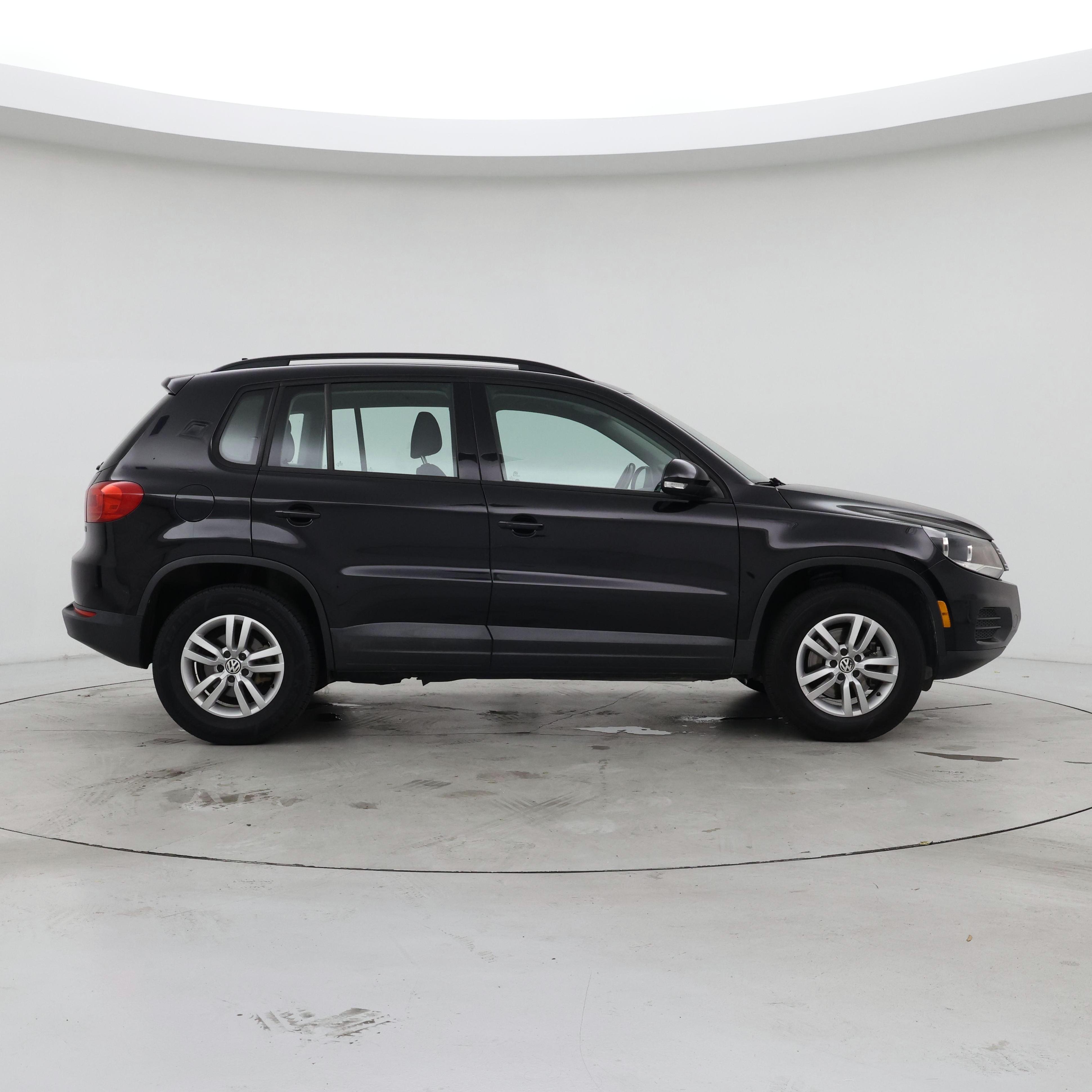 Thumbnail: 2017 Volkswagen Tiguan - 7