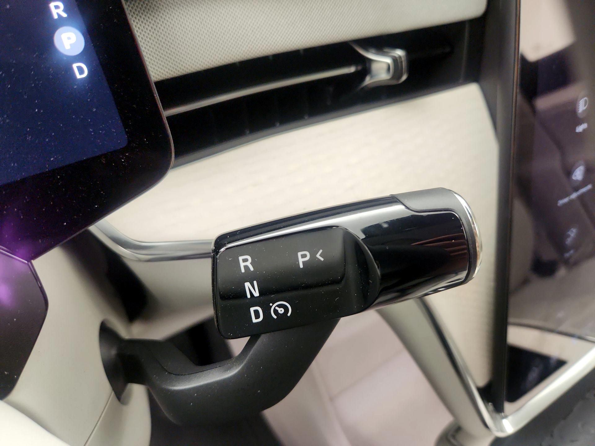Thumbnail: 2025 Volvo EX90 - 18