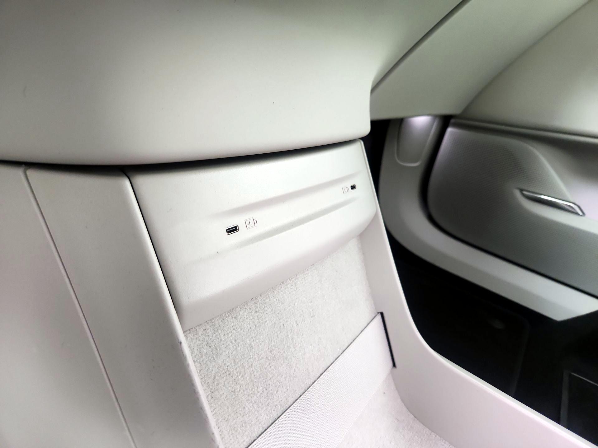 Thumbnail: 2025 Volvo EX90 - 19