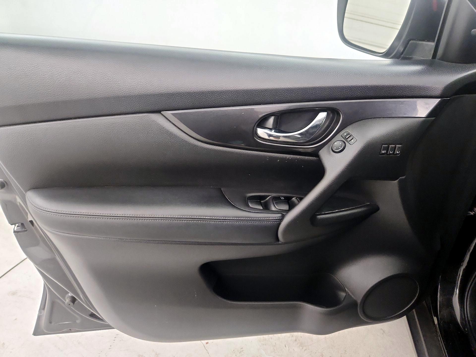 Thumbnail: 2018 Nissan Rogue - 10