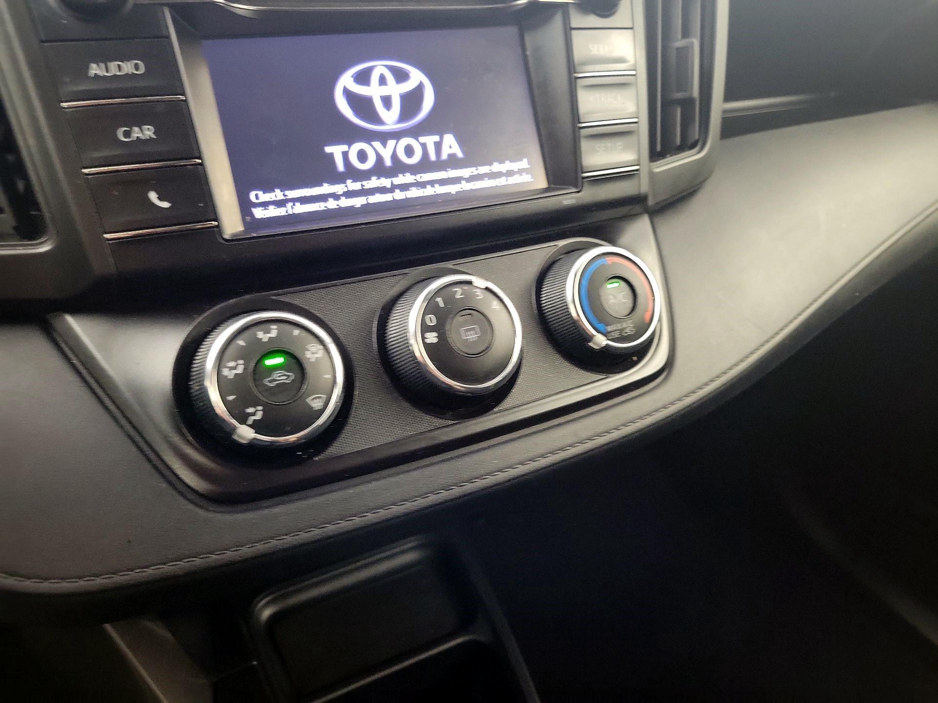 Thumbnail: 2018 Toyota RAV4 - 14