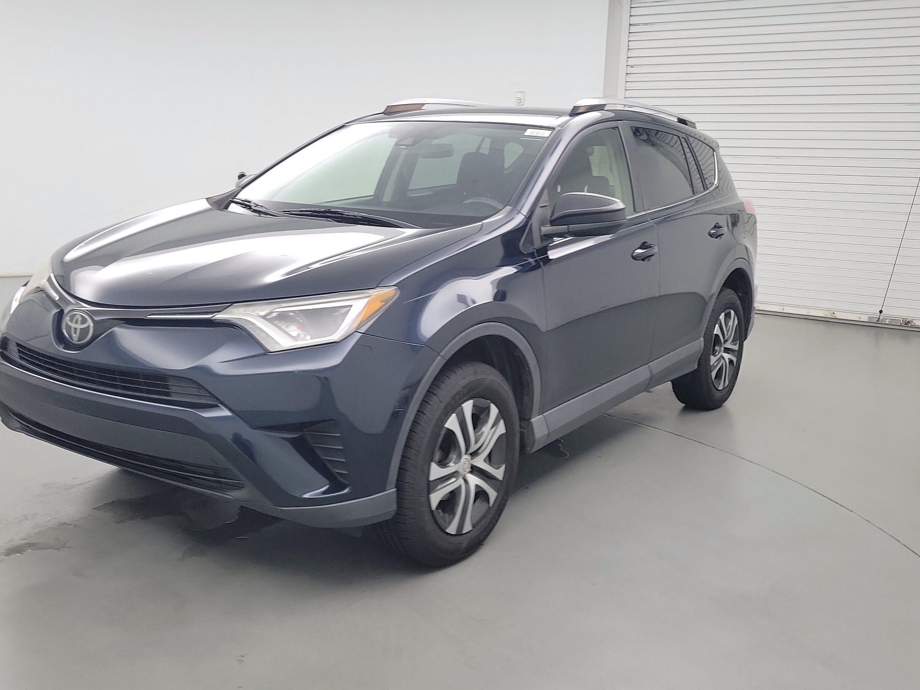 Thumbnail: 2018 Toyota RAV4 - 3