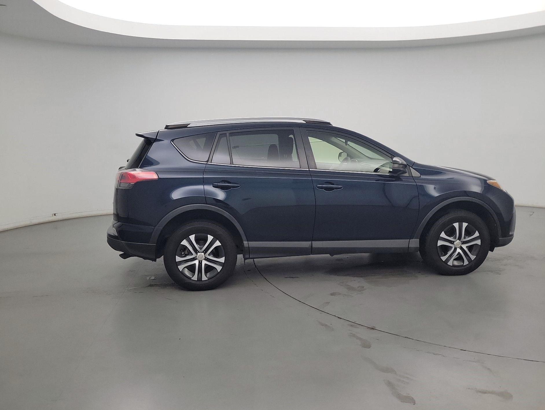 Thumbnail: 2018 Toyota RAV4 - 4