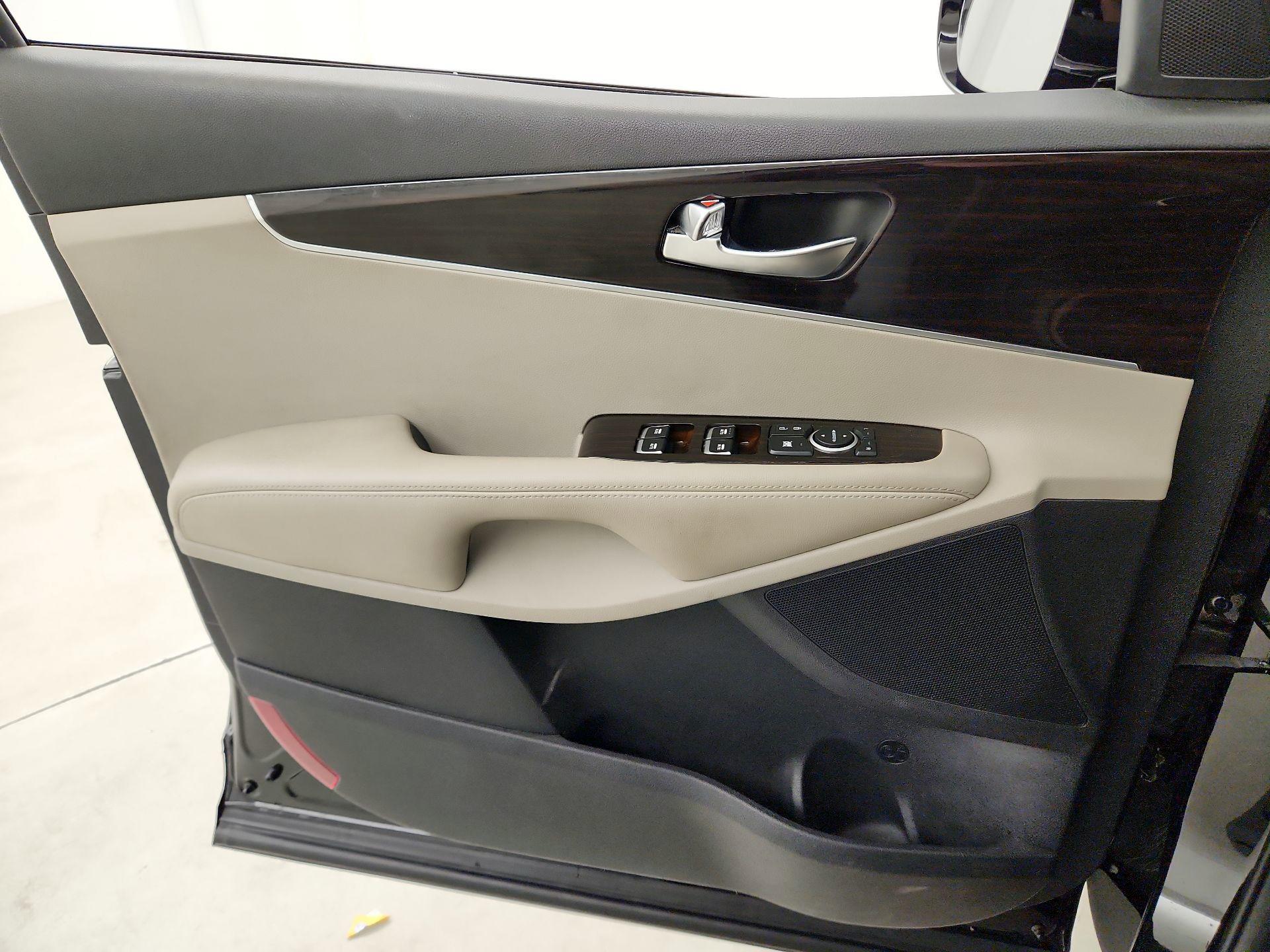 Thumbnail: 2019 Kia Sorento - 12