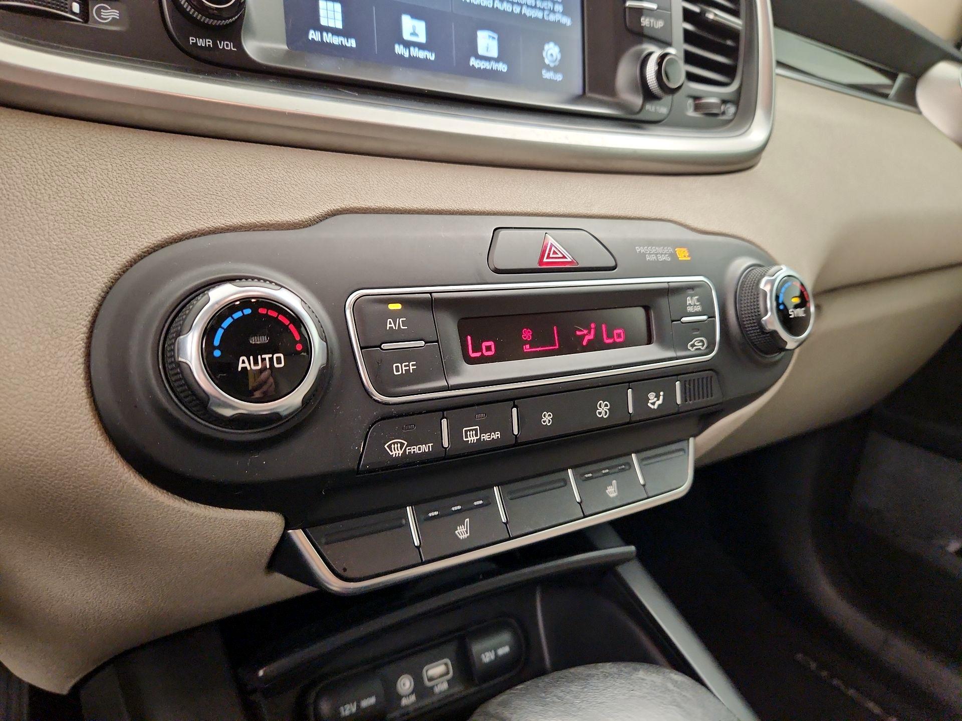 Thumbnail: 2019 Kia Sorento - 16