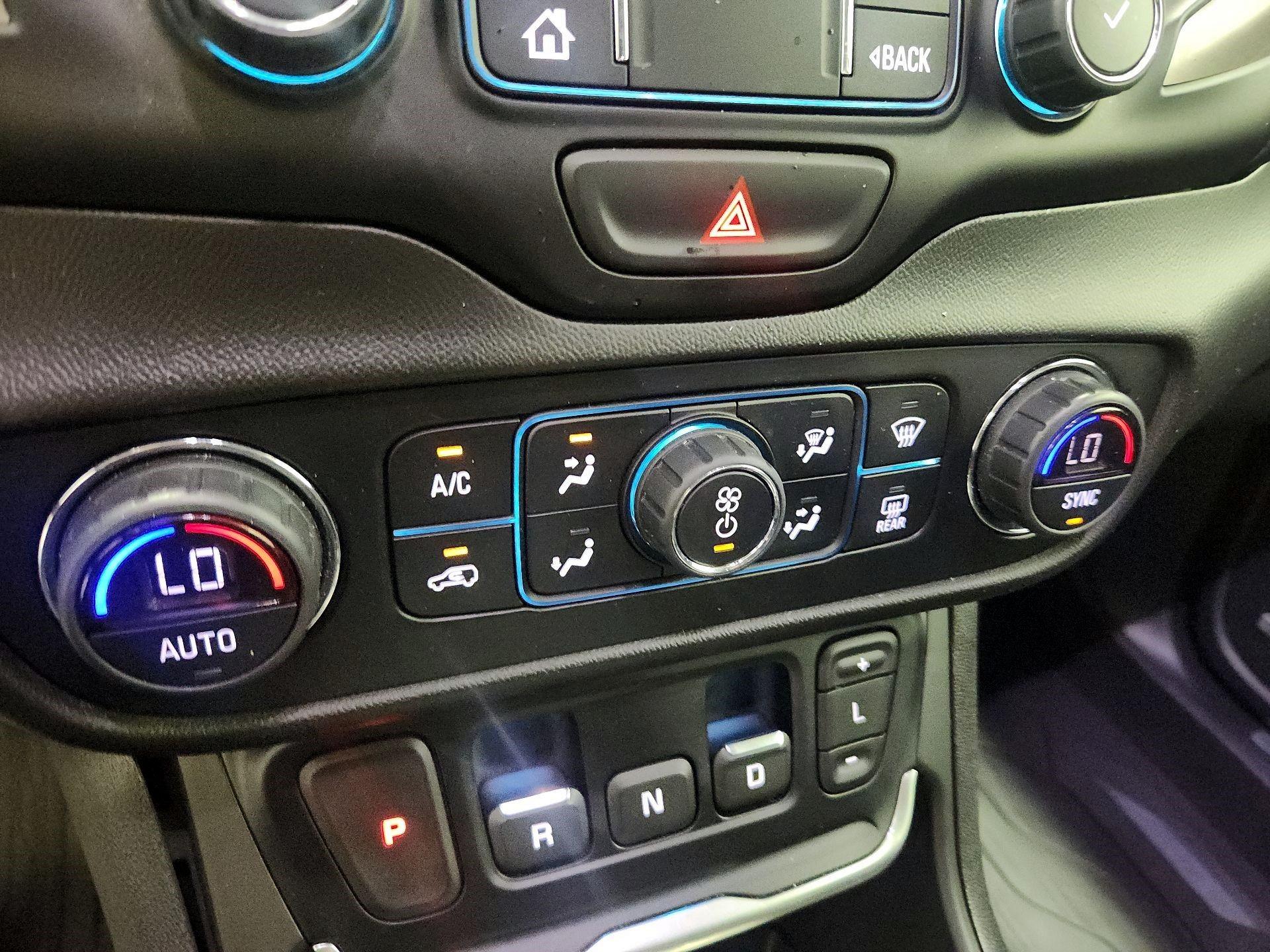 Thumbnail: 2020 GMC Terrain - 17