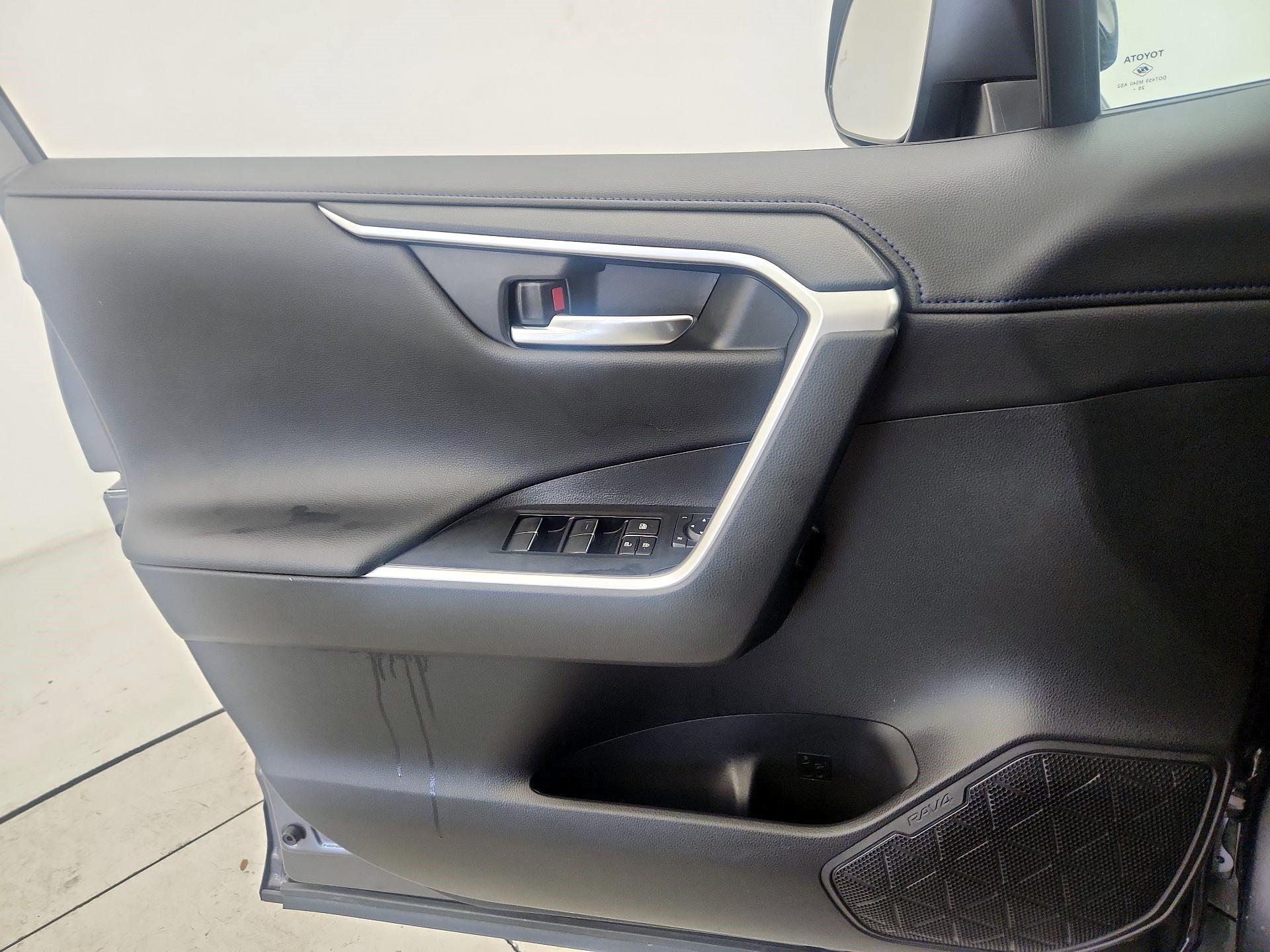Thumbnail: 2021 Toyota RAV4 - 12