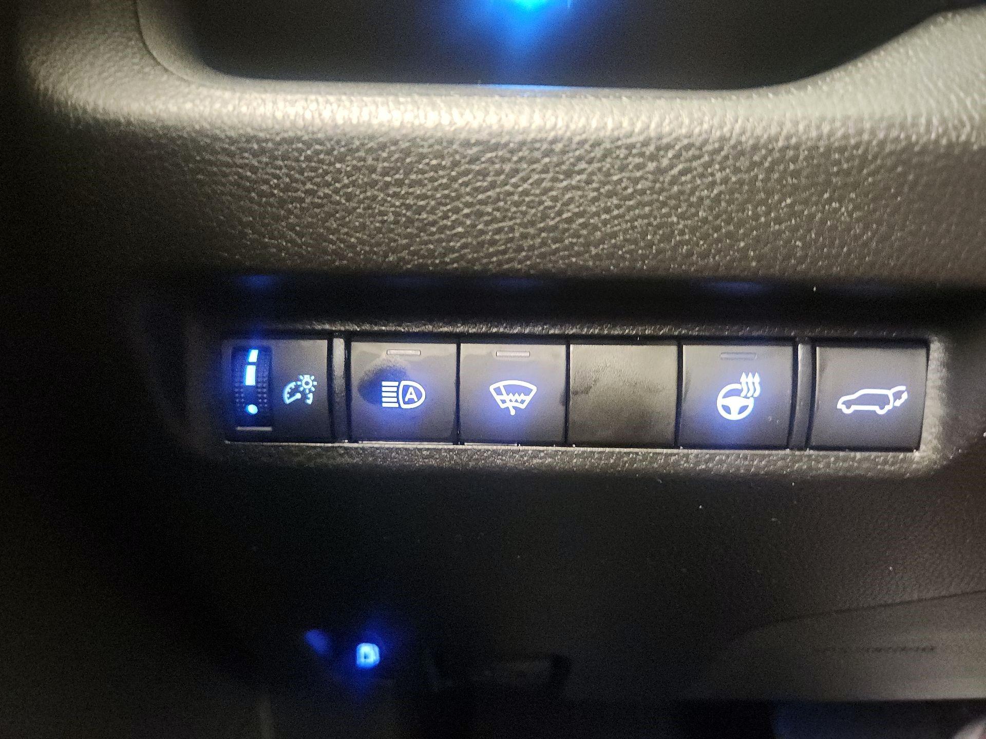 Thumbnail: 2021 Toyota RAV4 - 13