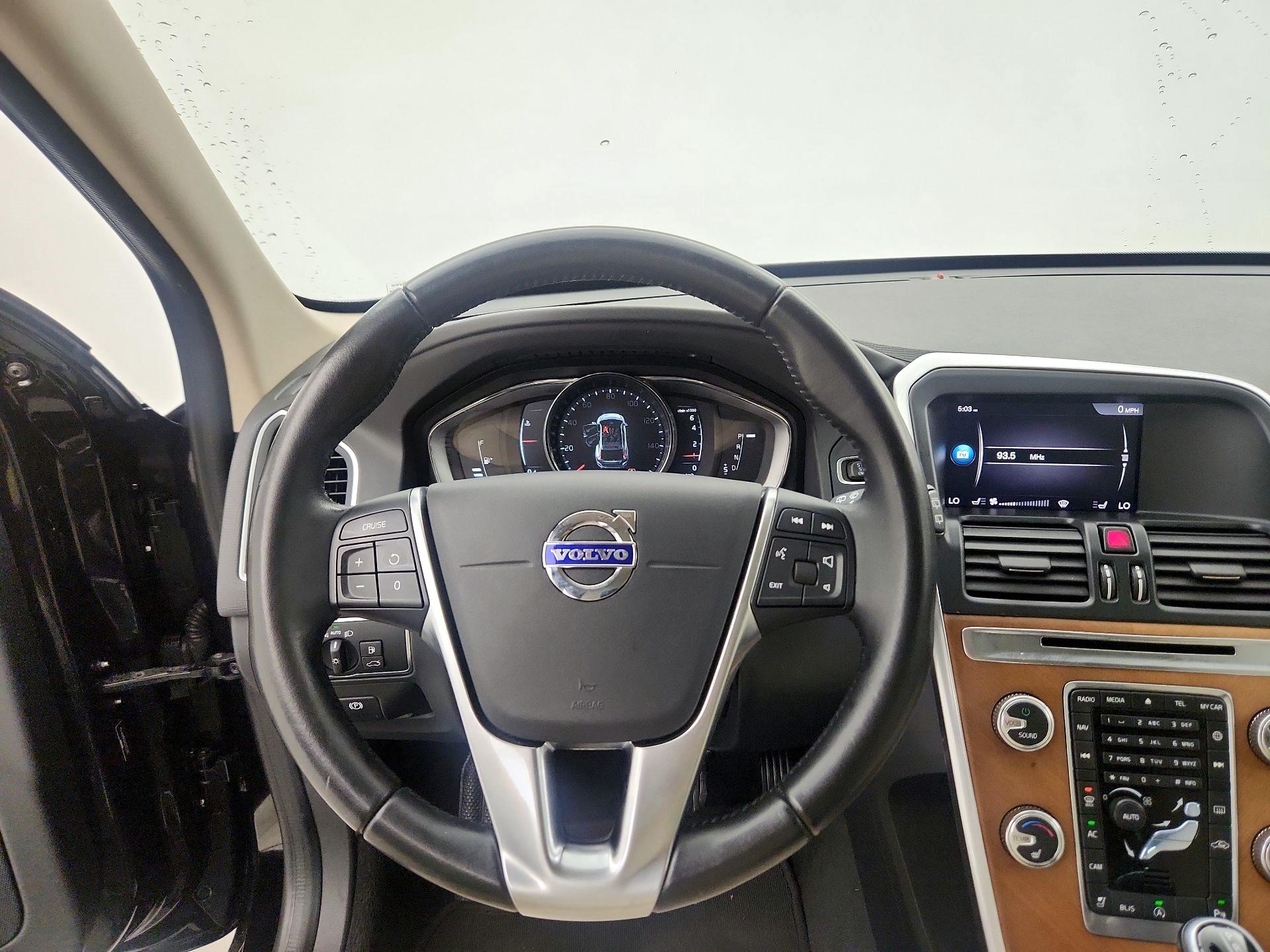 Thumbnail: 2017 Volvo XC60 - 10