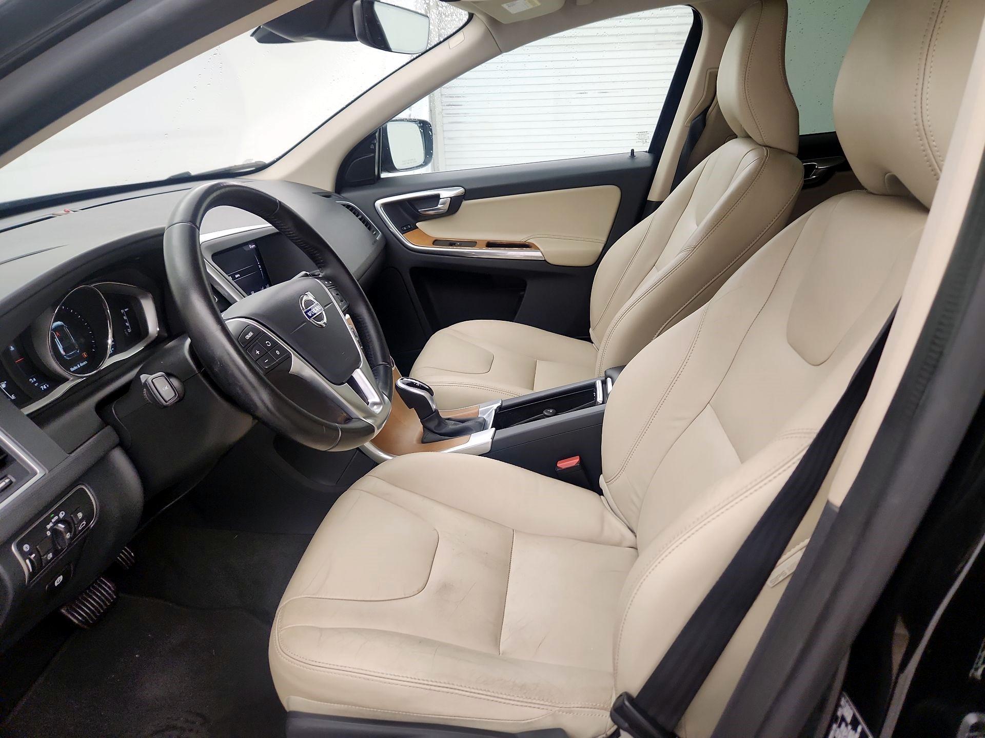 Thumbnail: 2017 Volvo XC60 - 11