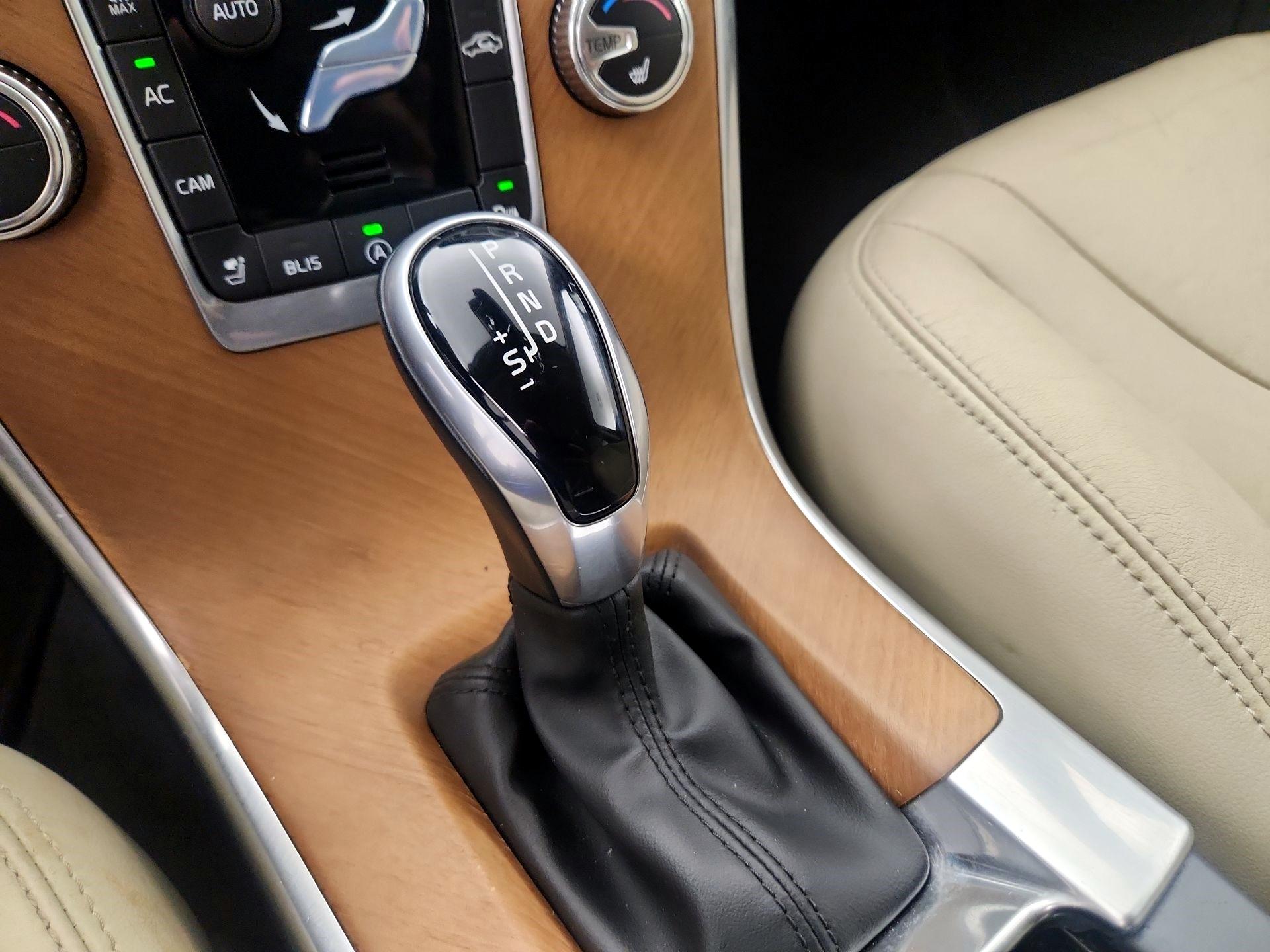 Thumbnail: 2017 Volvo XC60 - 17