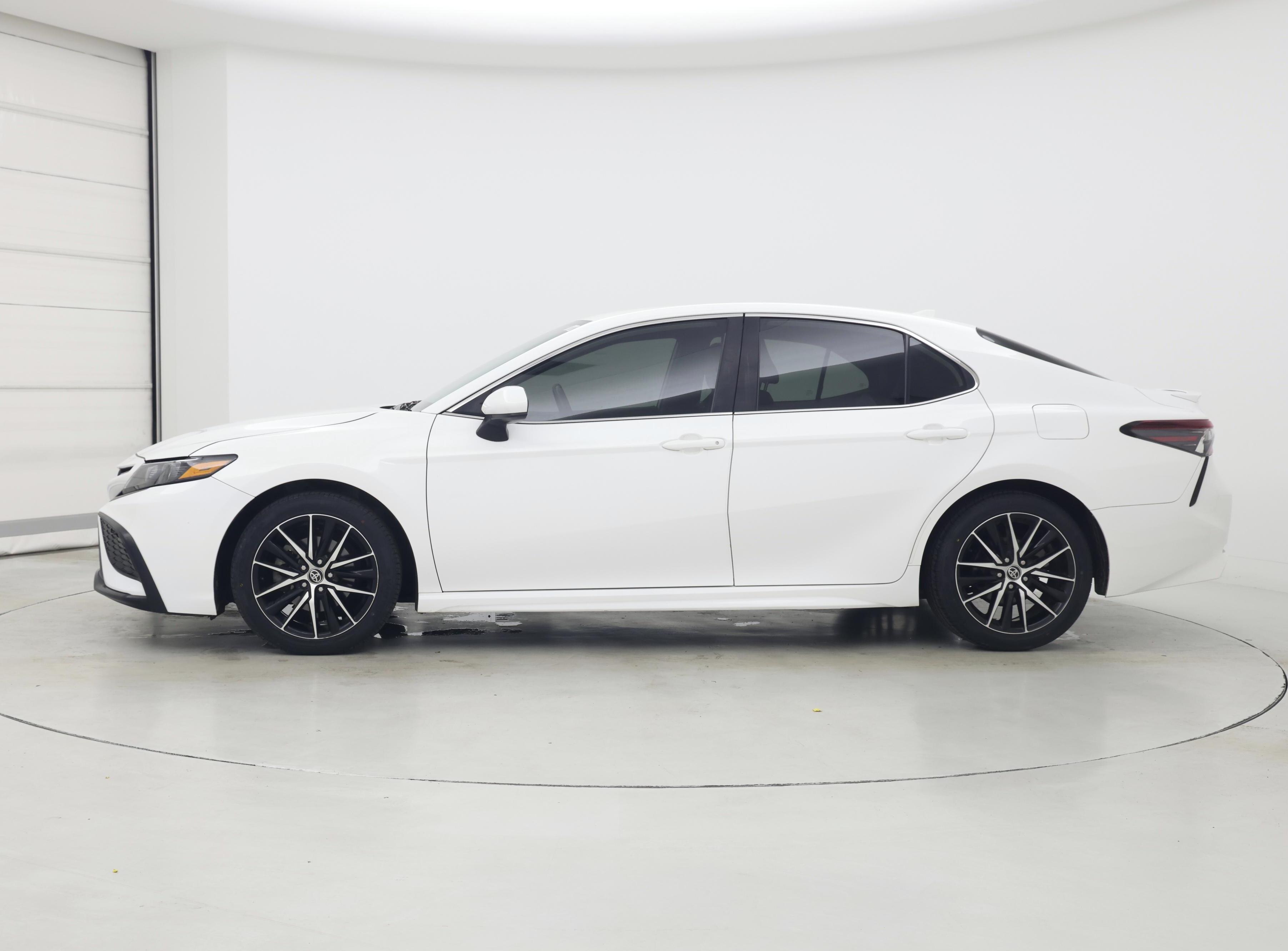 Thumbnail: 2021 Toyota Camry - 3