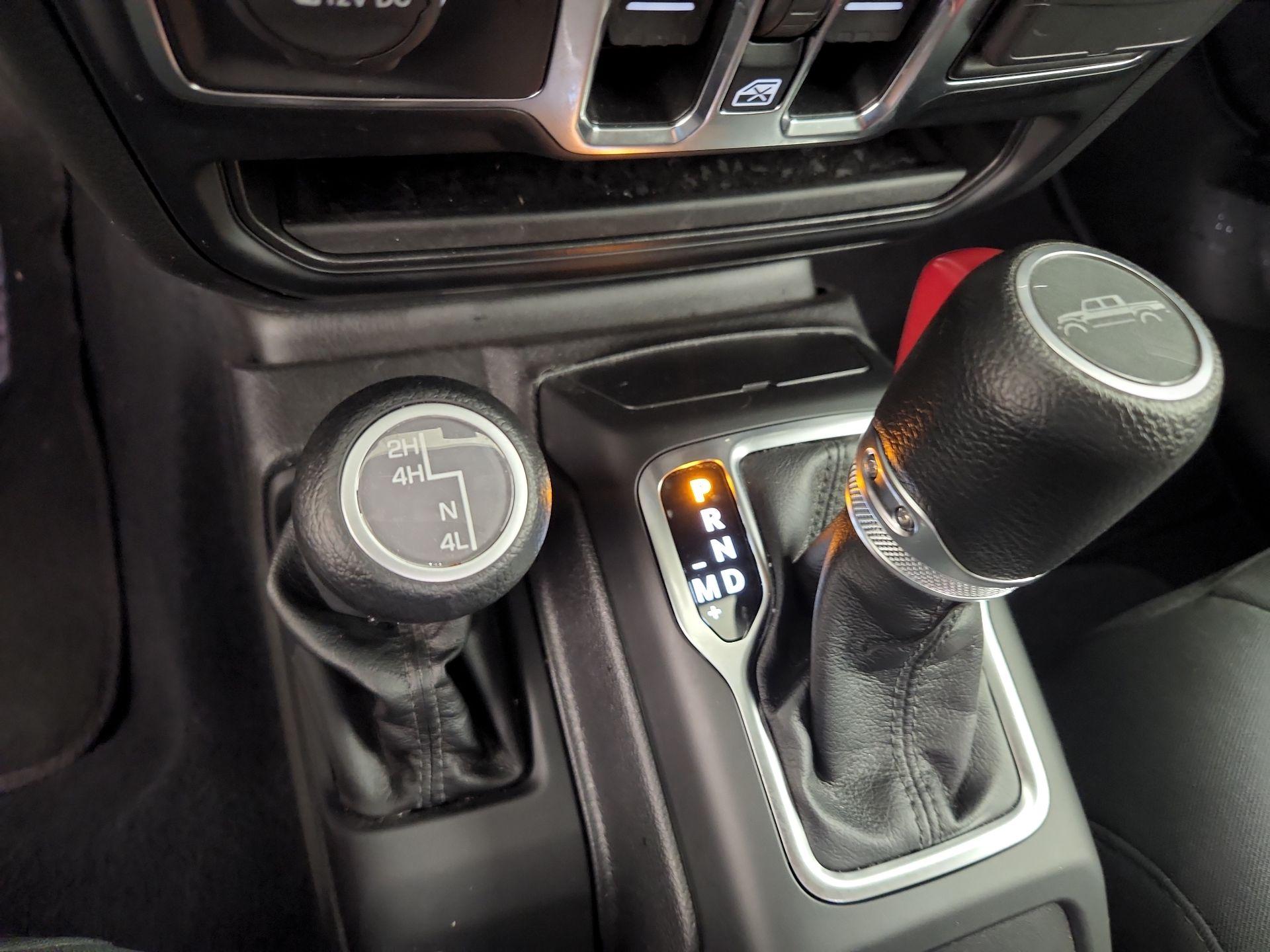 Thumbnail: 2023 Jeep Gladiator - 17