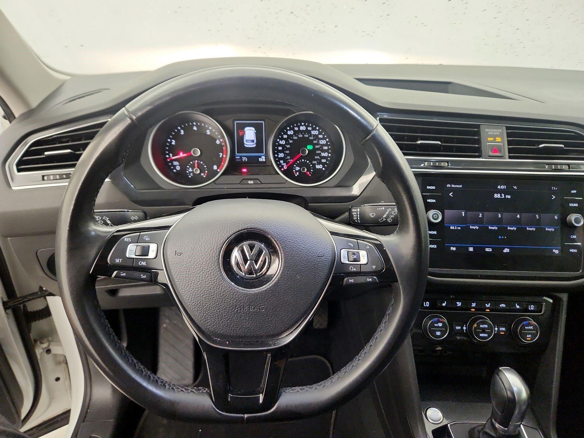 Thumbnail: 2018 Volkswagen Tiguan - 9