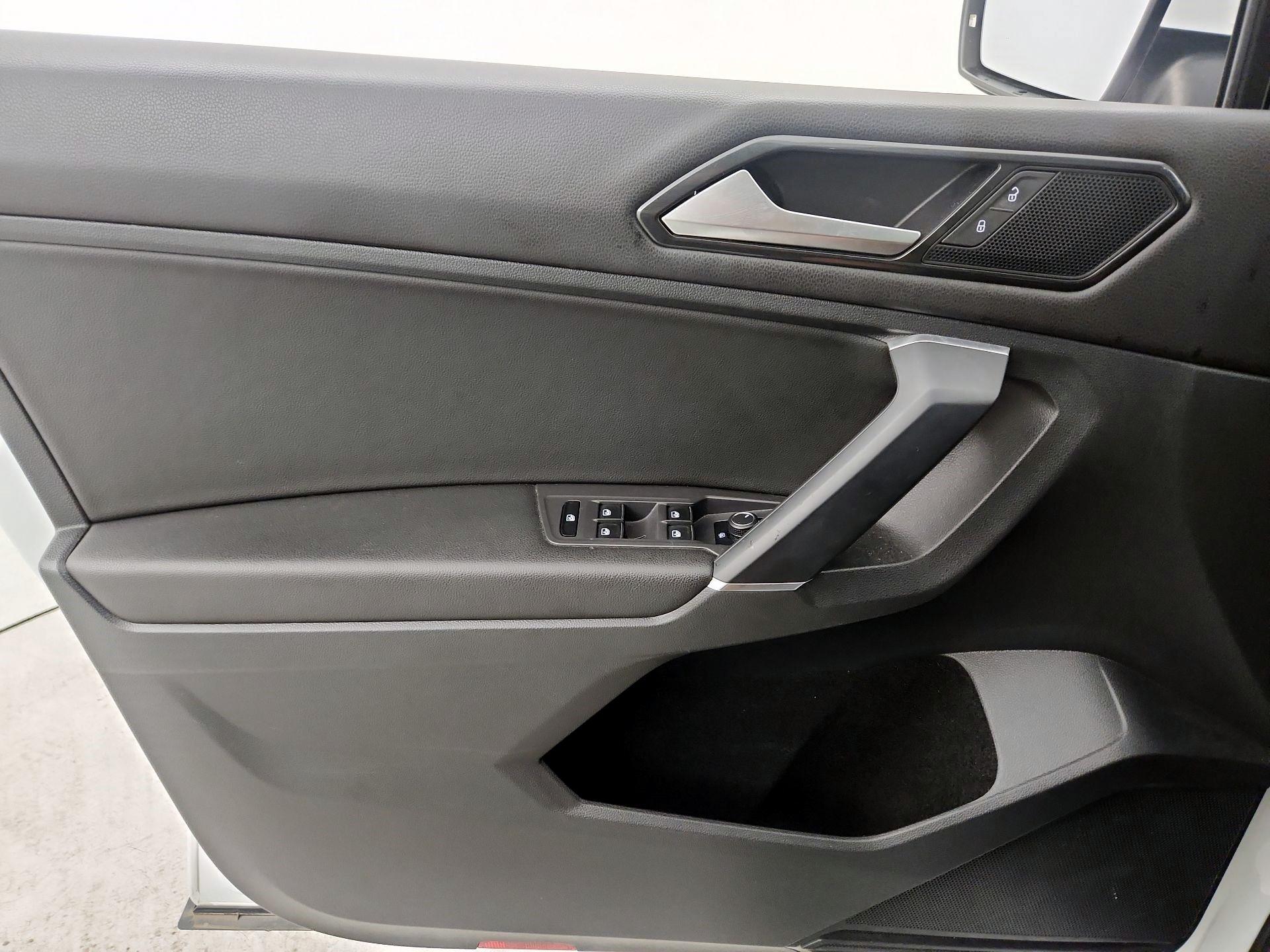 Thumbnail: 2018 Volkswagen Tiguan - 12
