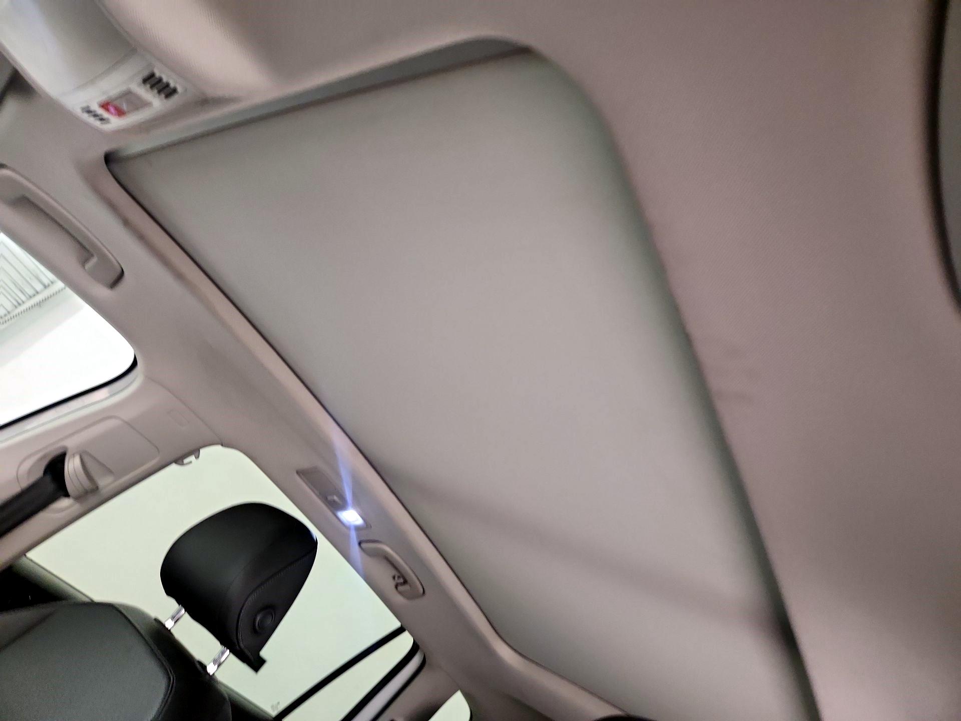 Thumbnail: 2018 Volkswagen Tiguan - 19