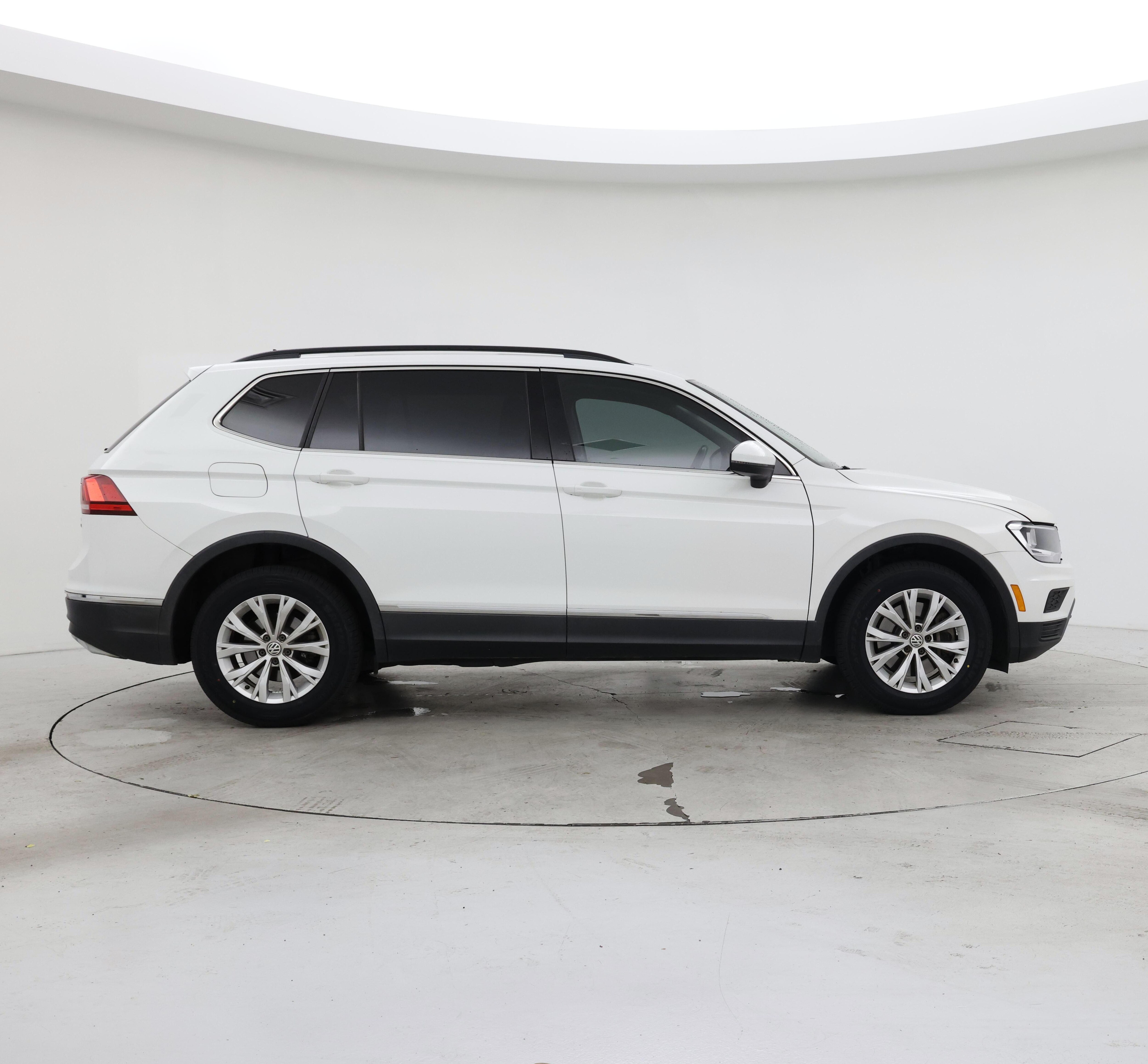 Thumbnail: 2018 Volkswagen Tiguan - 7
