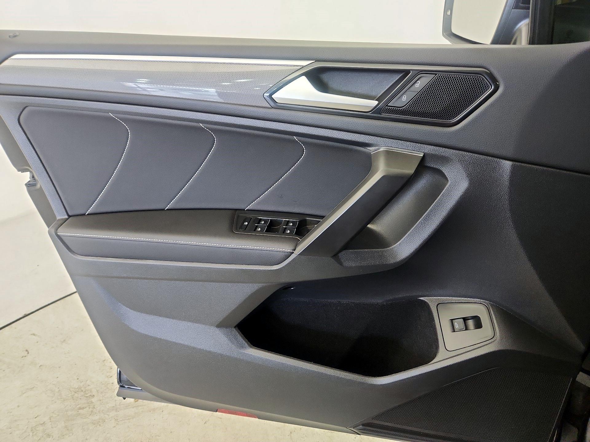 Thumbnail: 2022 Volkswagen Tiguan - 12