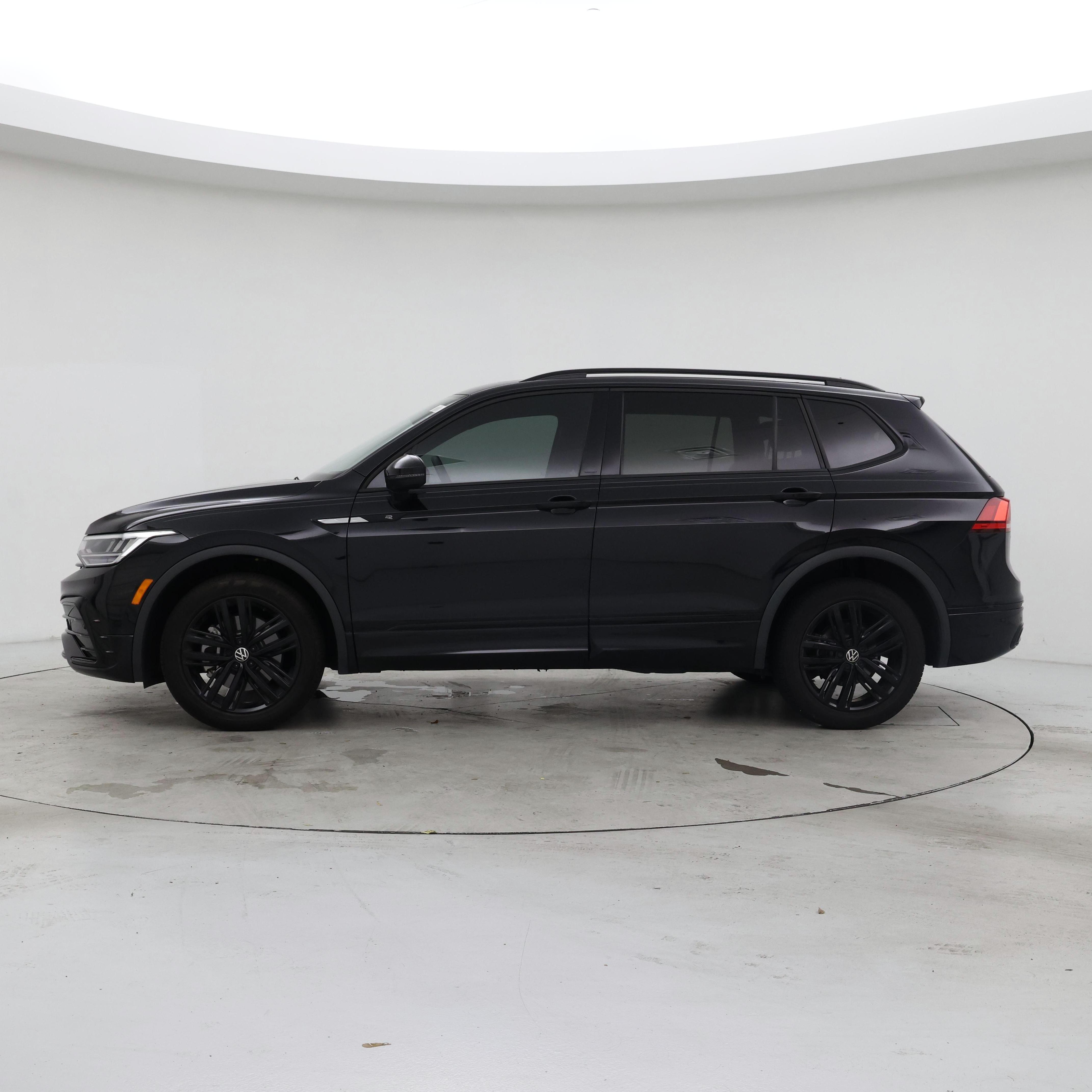 Thumbnail: 2022 Volkswagen Tiguan - 3