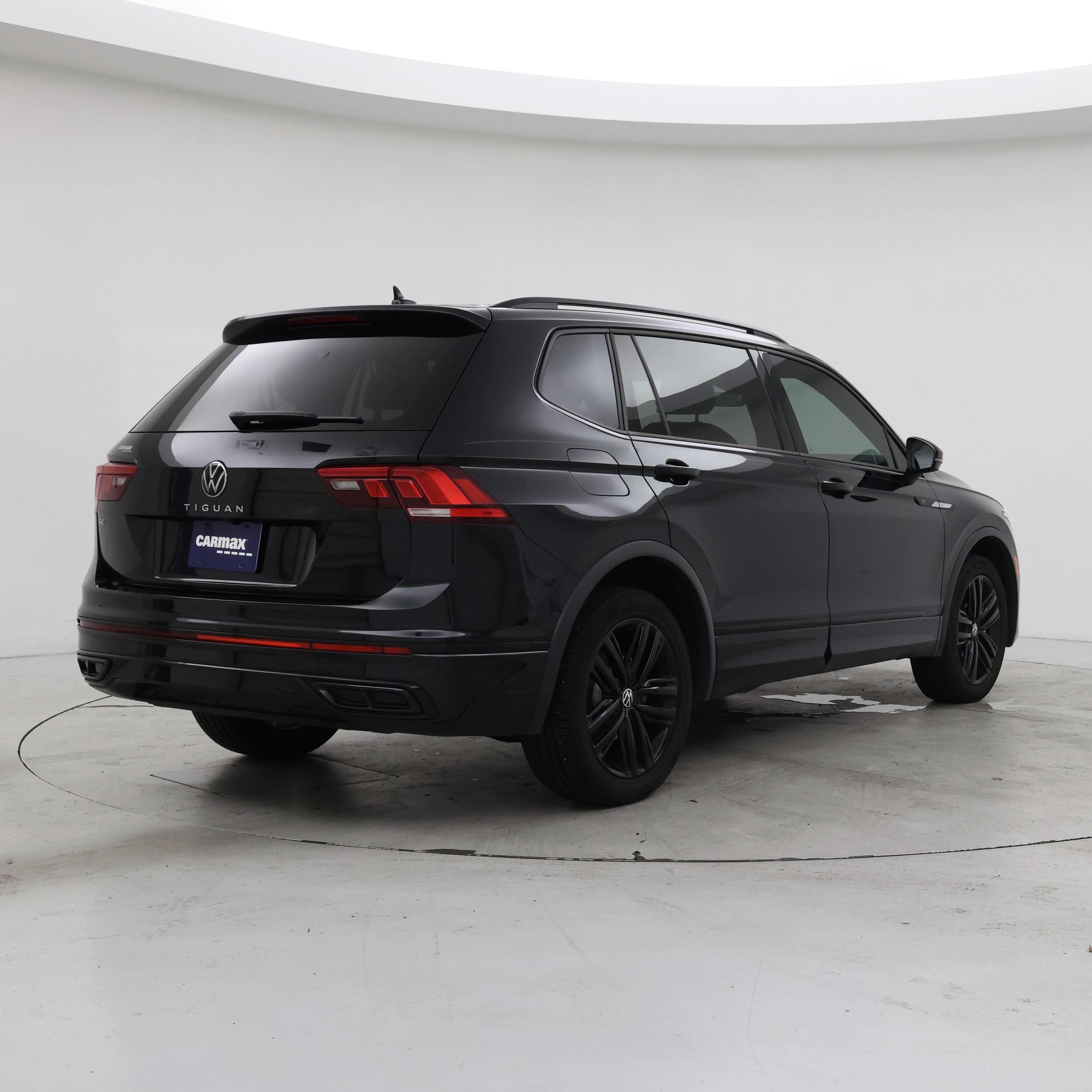 Thumbnail: 2022 Volkswagen Tiguan - 8