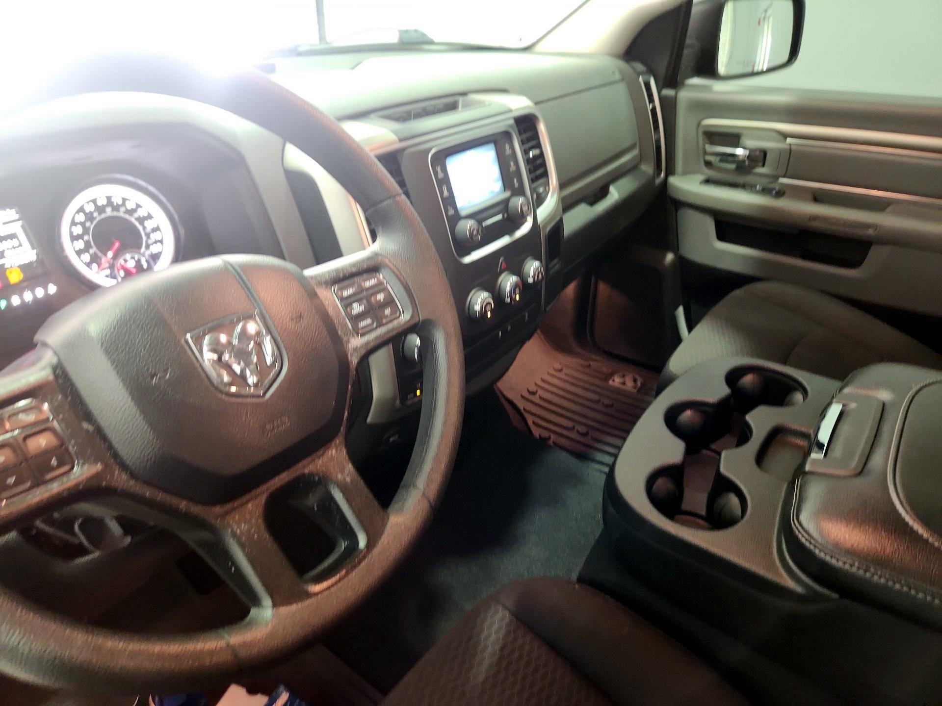 Thumbnail: 2019 RAM 1500 Classic - 11