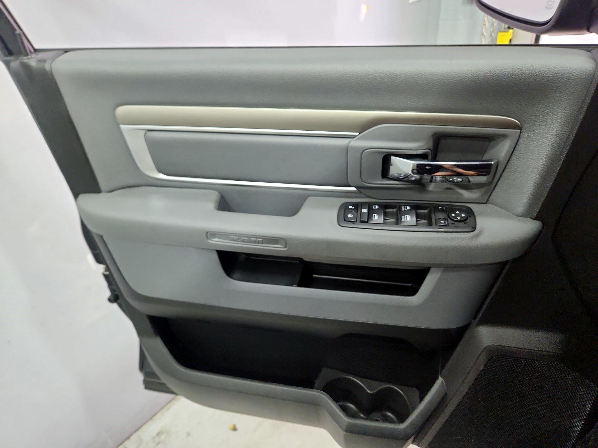 Thumbnail: 2019 RAM 1500 Classic - 12